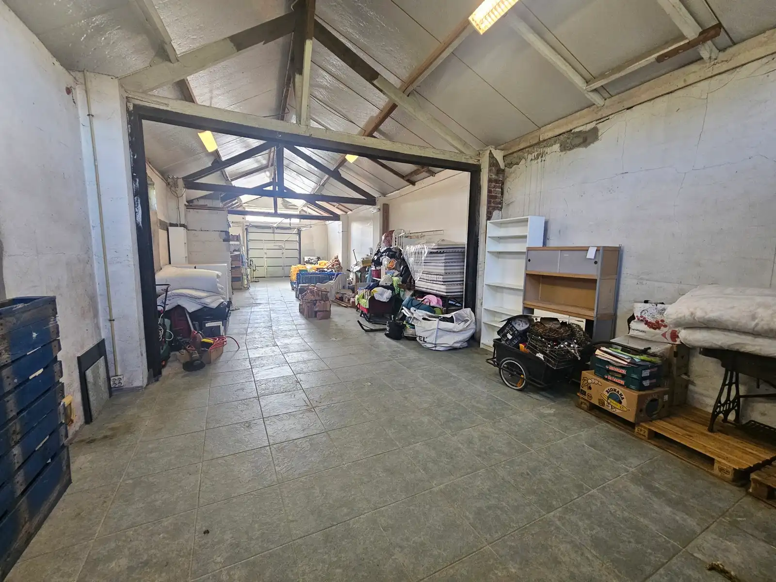 Goed gelegen woning met ruime loods foto 10