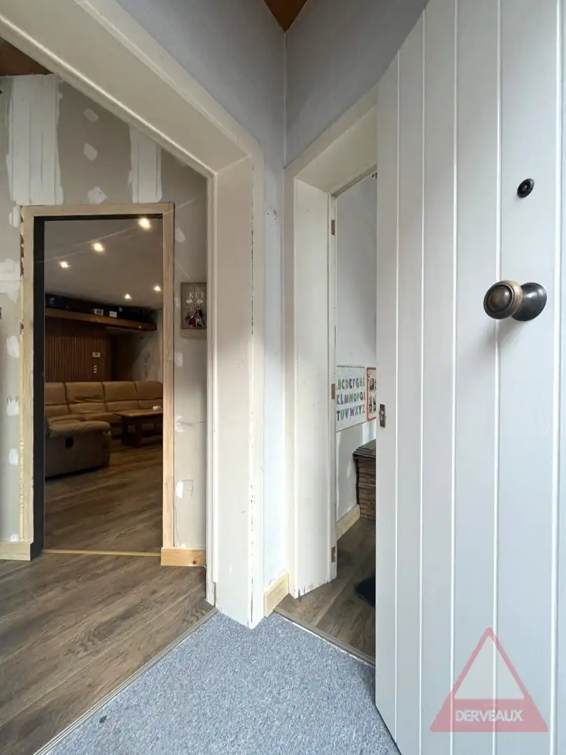 Beveren – Volledig gerenoveerde & instapklare woning met 4 slaapkamers & garage foto 3