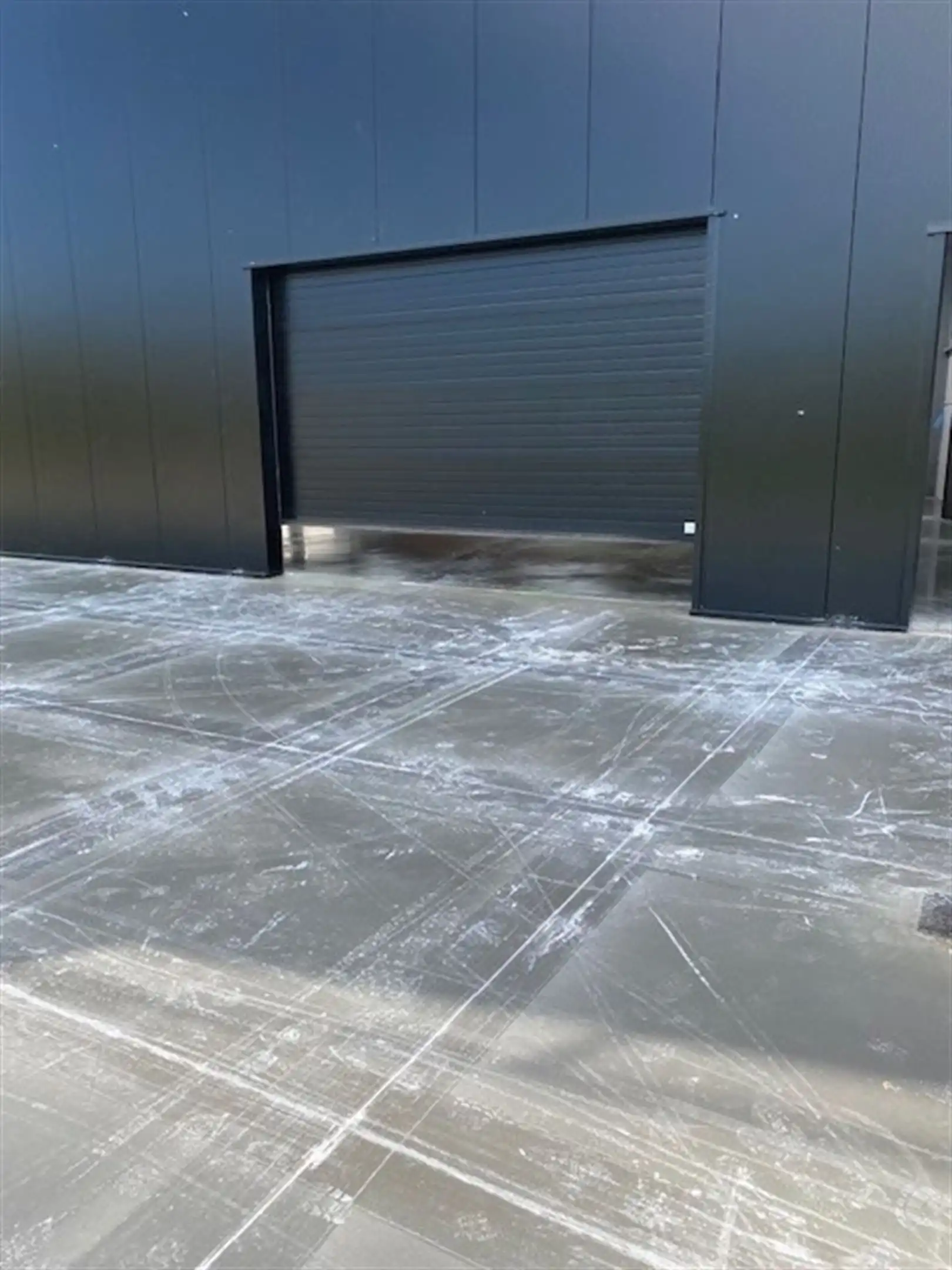 Nieuwbouw bedrijfspand met magazijnen en kantoren/showroom foto 6