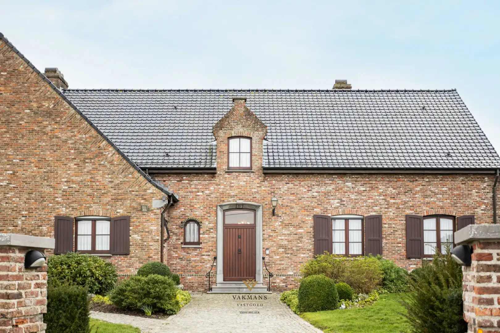 Elegante villa op 5000 m² op een gegeerde locatie foto 3