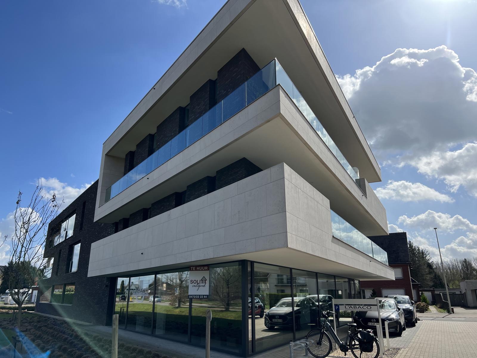 Instapklaar app met 2slpk, terras en parkeerplaats foto {{pictureIndex}}