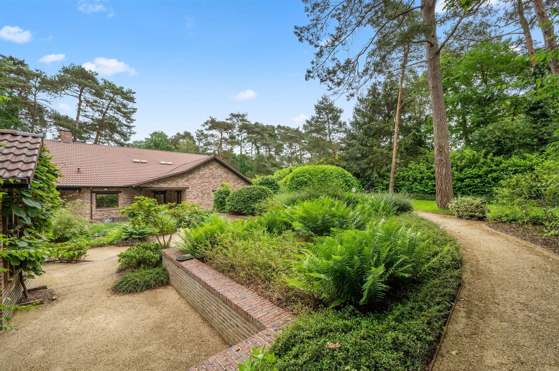 Prachtige villa met een mooie en zeer goed onderhouden tuin foto 45