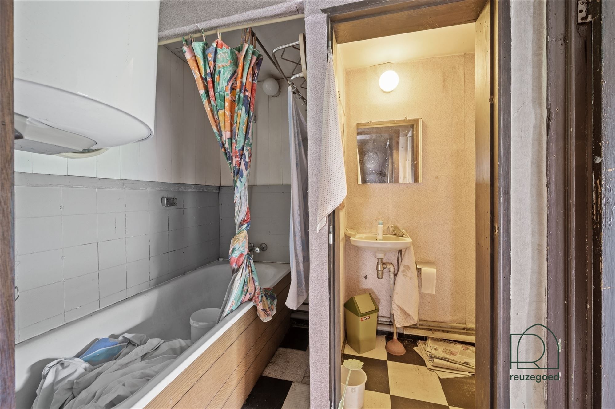 Te renoveren huis (tweewoonst)  met mogelijkheid tot 2 bouwgronden foto 9