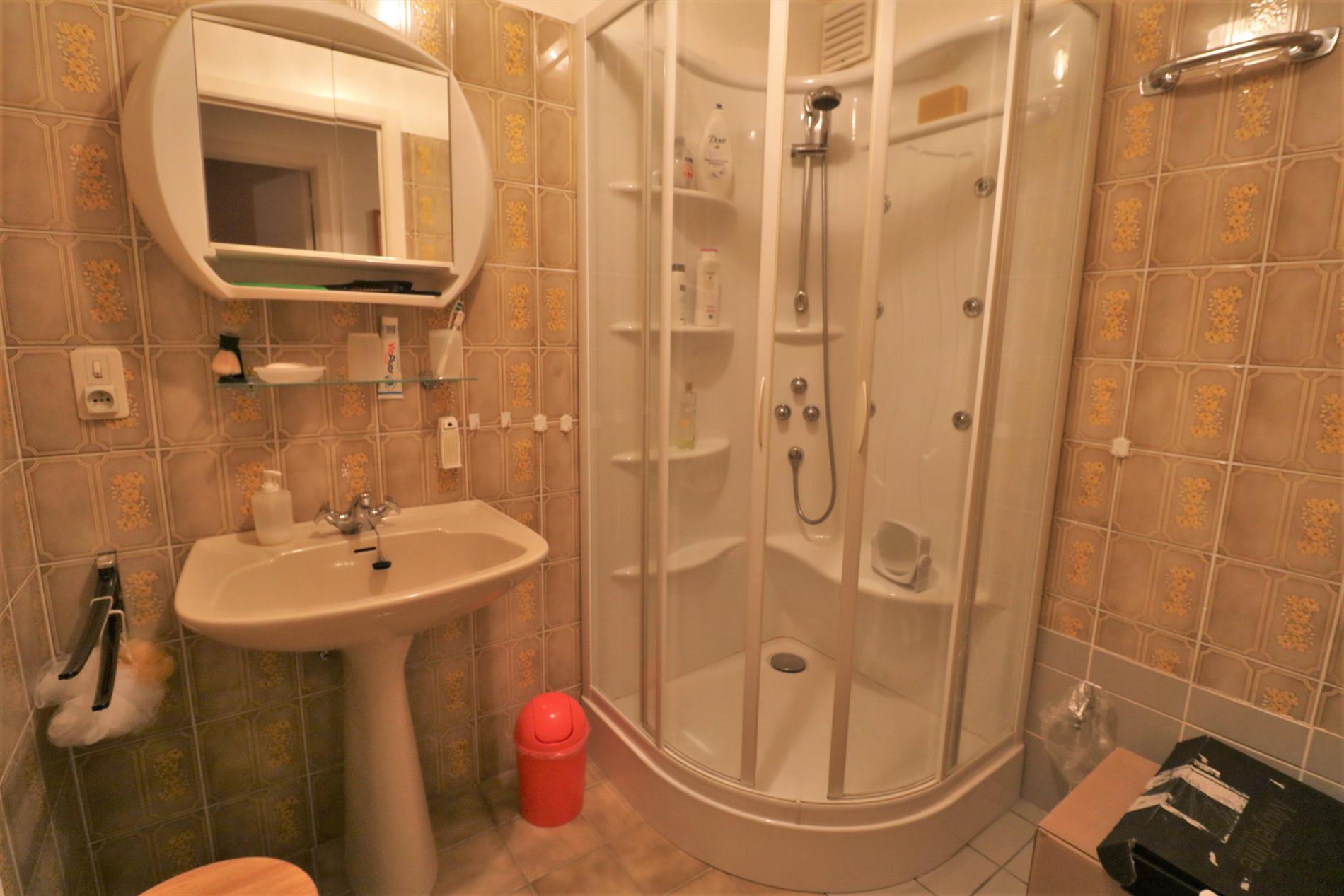 Verzorgd 2 slaapkamer appartement in het centrum van Oostende! foto 8