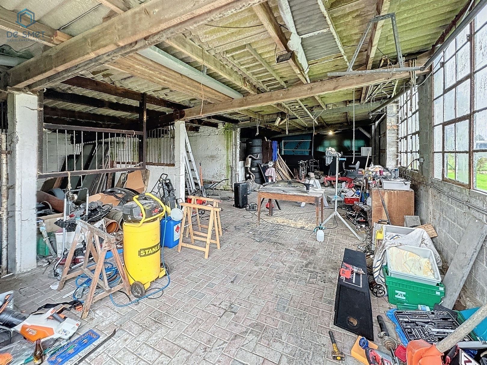 ENORM RUIM HERENHUIS + KANTOORGEBOUW + LOODS EN PAARDENSTALLEN! foto 30