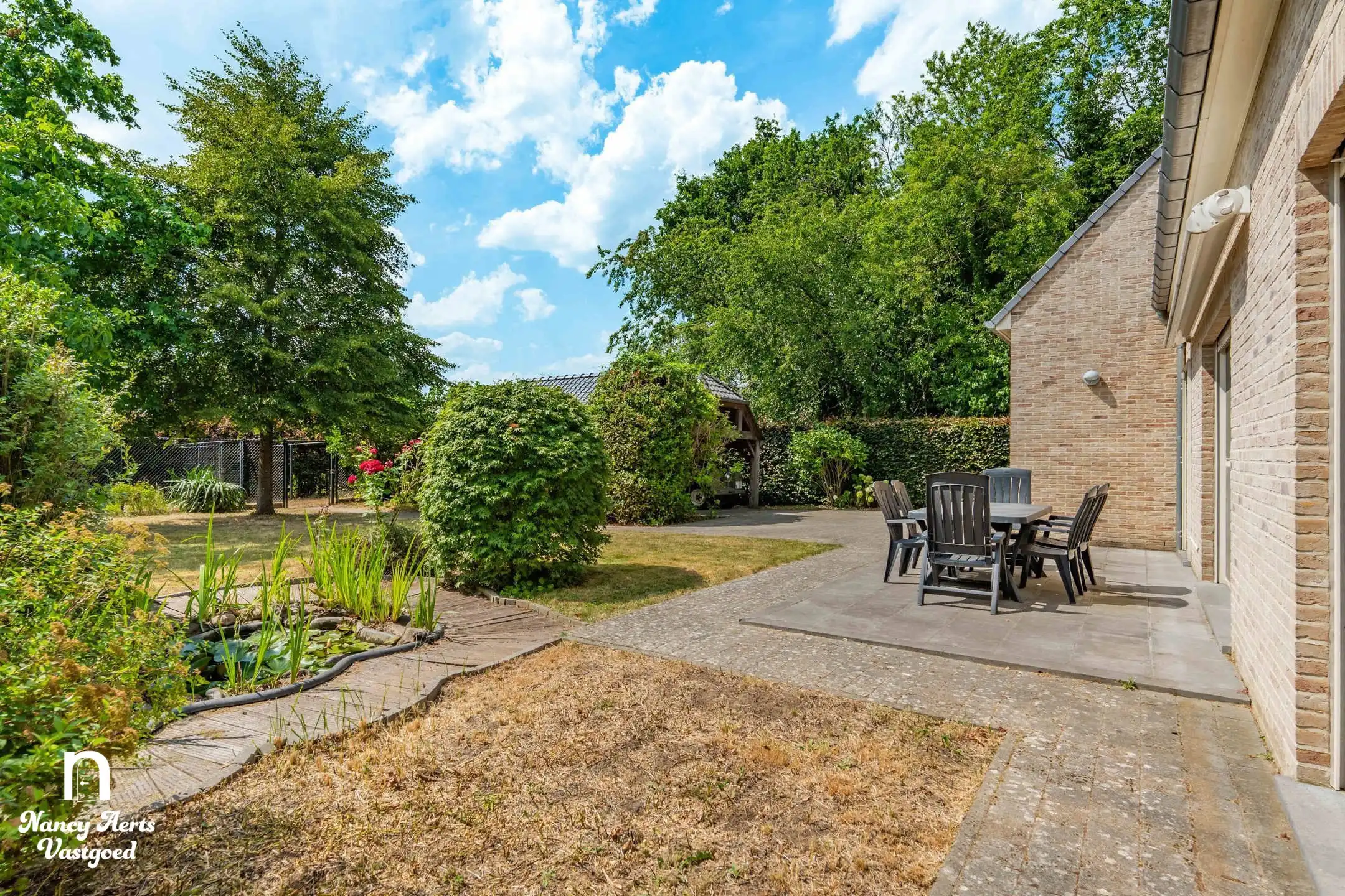 Ruime instapklare woning met prachtige tuin en 4 slaapkamers foto 22