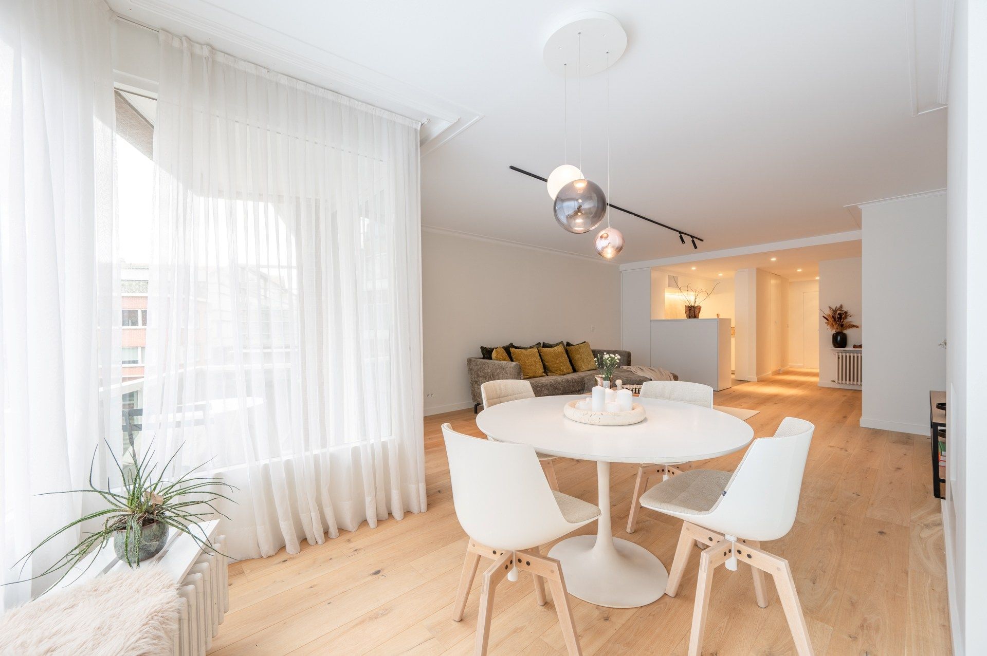 Stijlvol en volledig gerenoveerd appartement op wandelafstand van zee en het commerciële centrum. foto 9