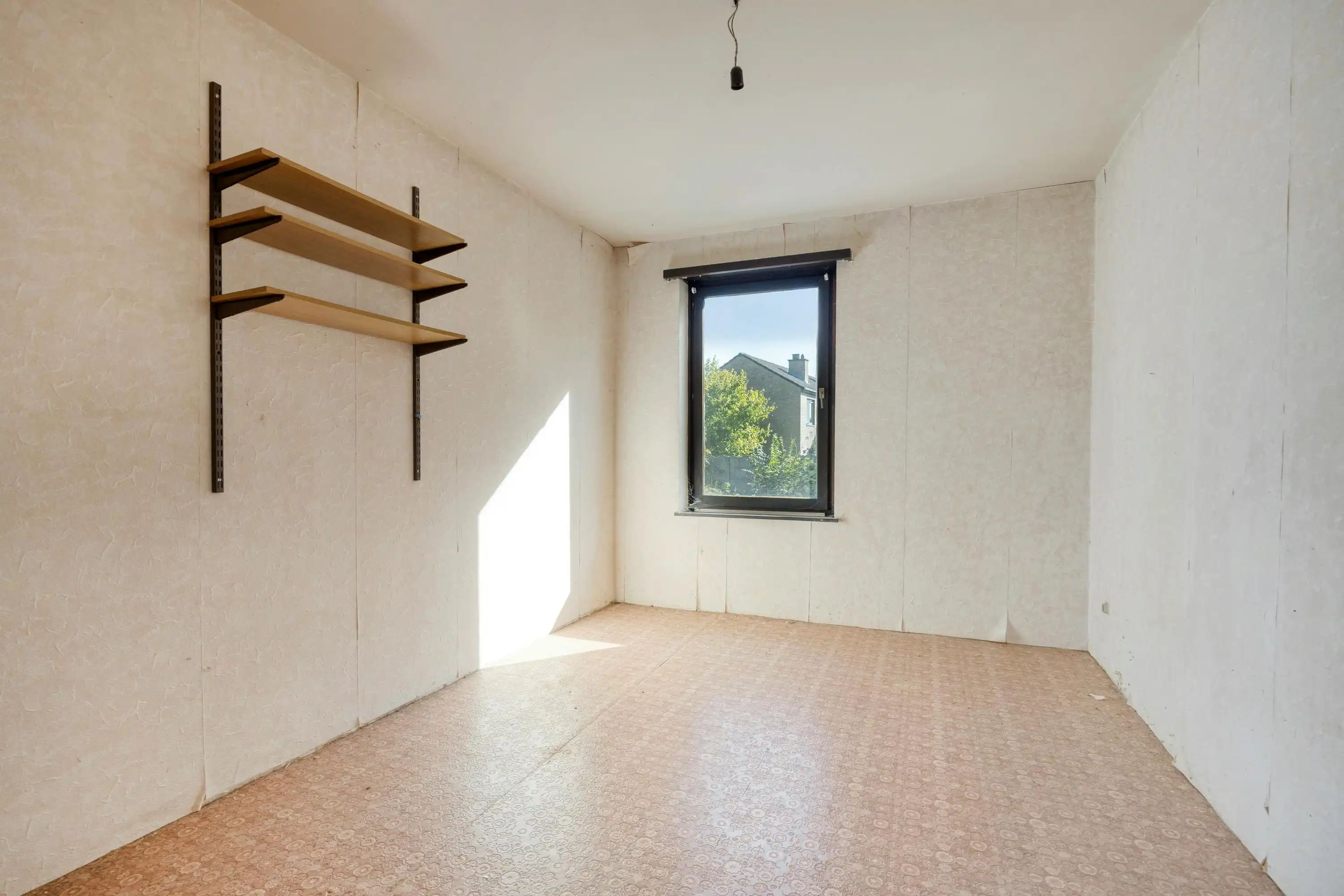 Goed gelegen, te renoveren huis te koop in Lichtaart foto 11