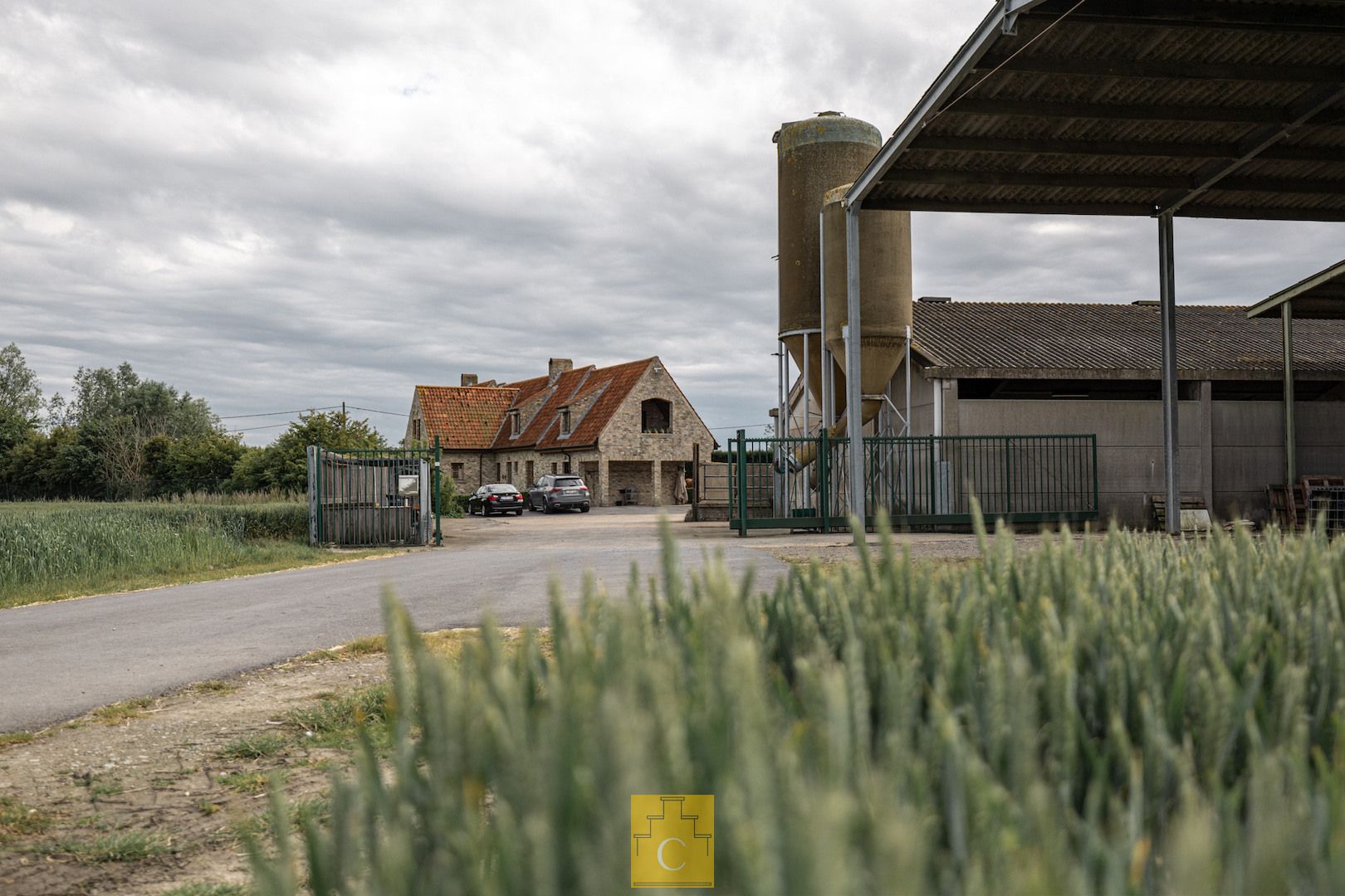 Boerderij te midden van de velden (+/- 28.826 m2) in het pittoreske Eggewaartskapelle, Veurne foto 4