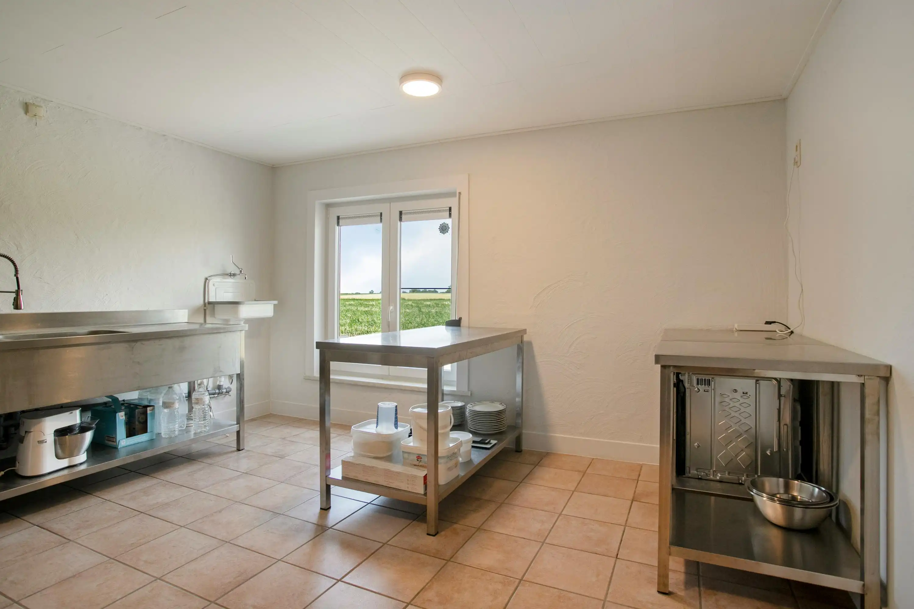 Ruime woning te koop met atelier, garage en vier slaapkamers foto 8