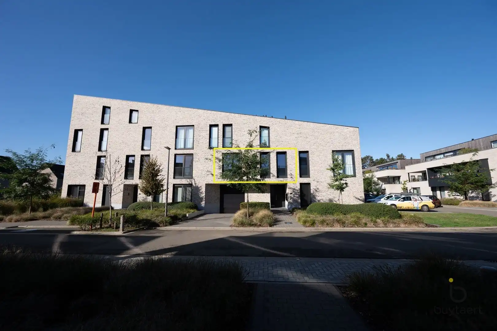 STIJLVOL EN LICHTRIJK WONEN IN EEN SERENE GROENE SETTING MET EEN GEZELLIG TERRAS! foto 3