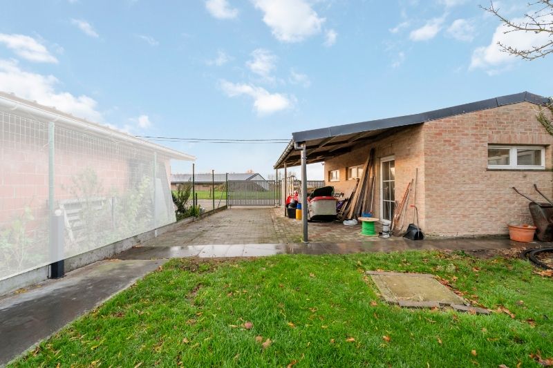 Staden-Roeselare. Landelijke charmante half open bebouwing op een perceel van 1018m2 met diepe tuin, 5 slaapkamers, garage en carport en loods van 40m2. foto 17