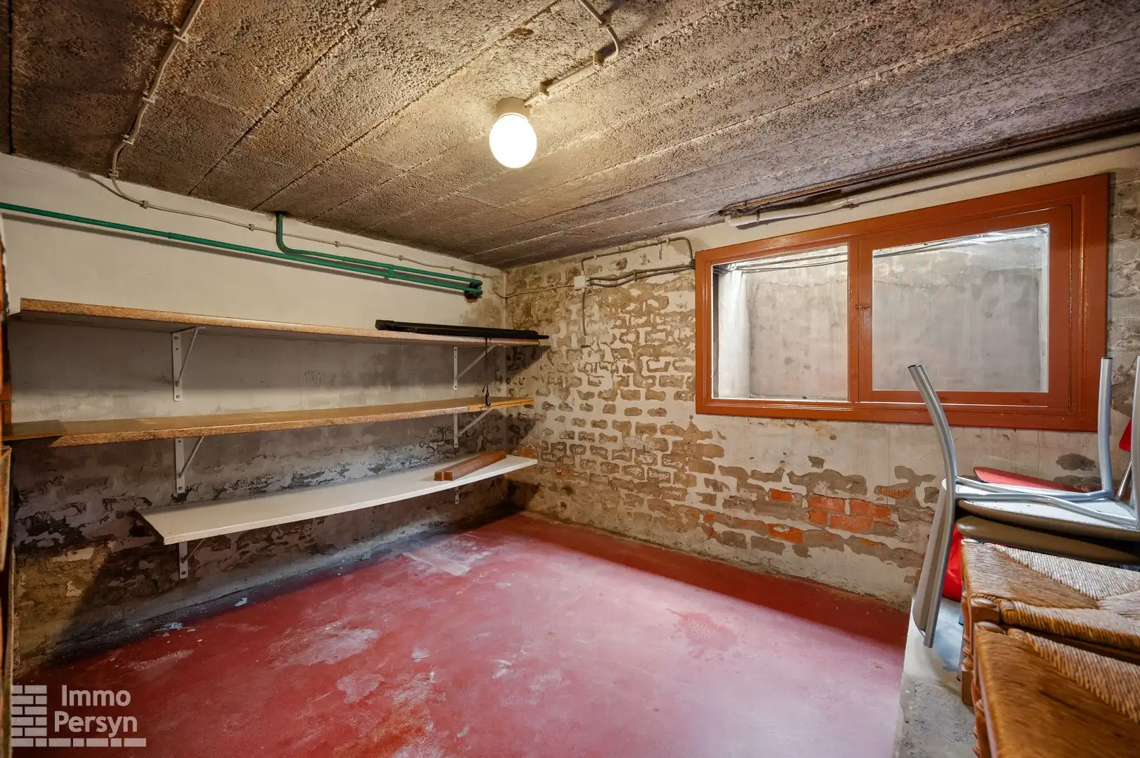 Vrijstaande bungalow met bijgebouw op een riant perceel foto 17