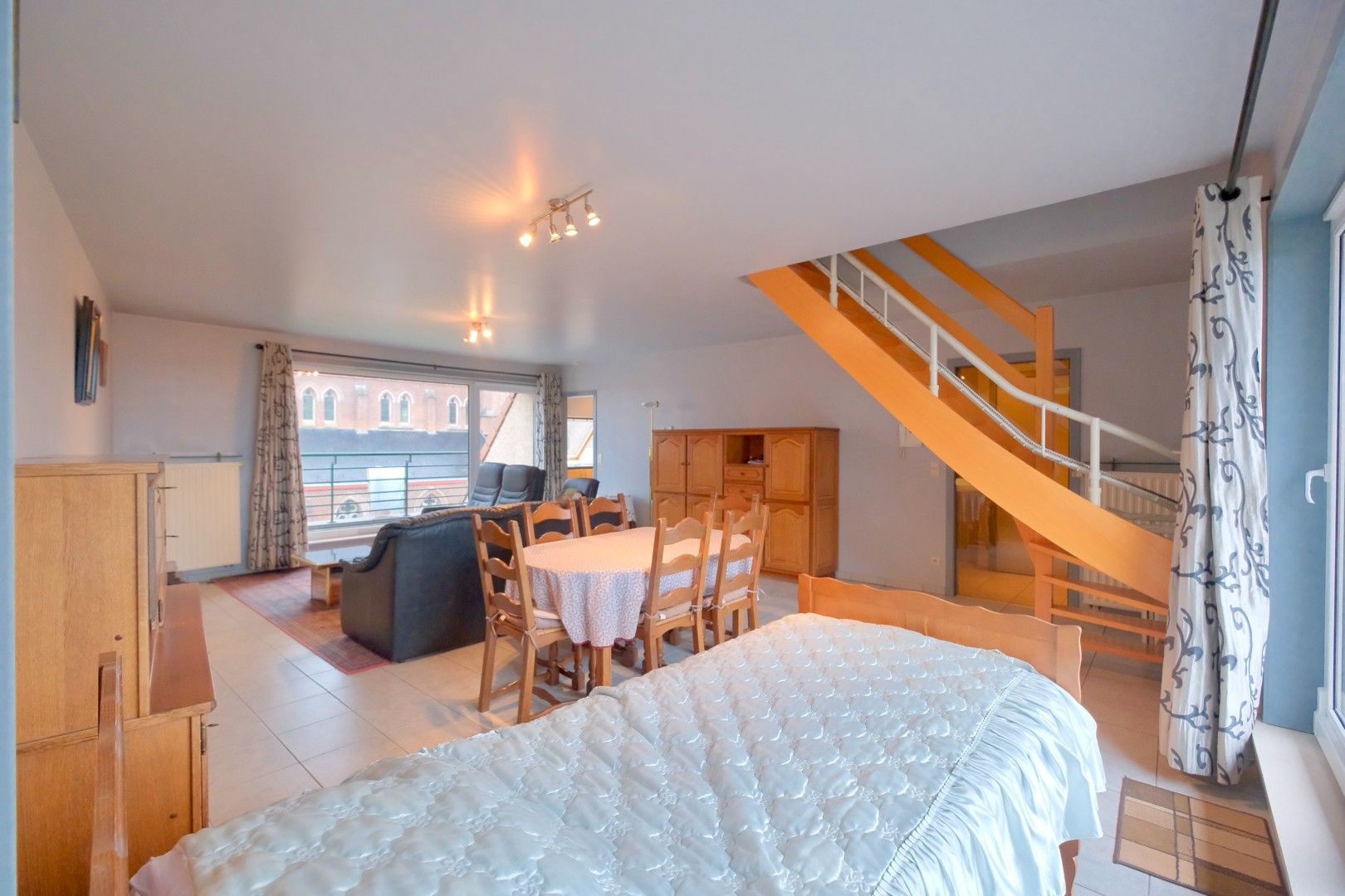 Duplex dakappartement met 2 slpks, 2 badkamers, 2 terrassen en garage foto 2