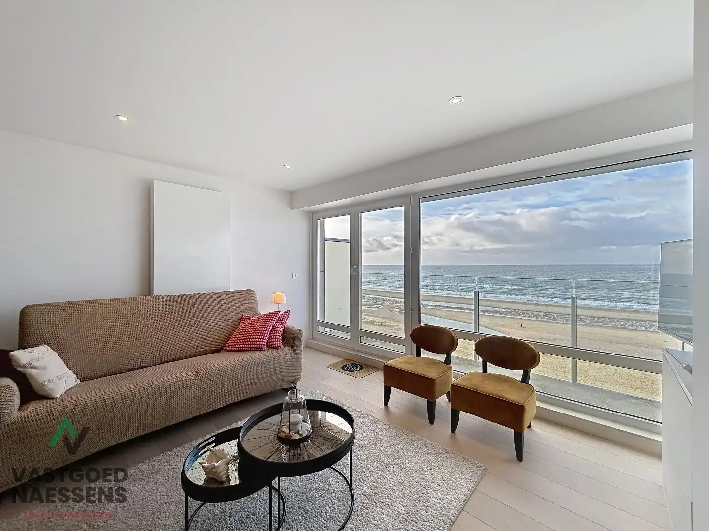 SCHITTEREND VERNIEUWD 2 SLPK APP MET TERRAS EN ZICHT OP ZEE foto 3