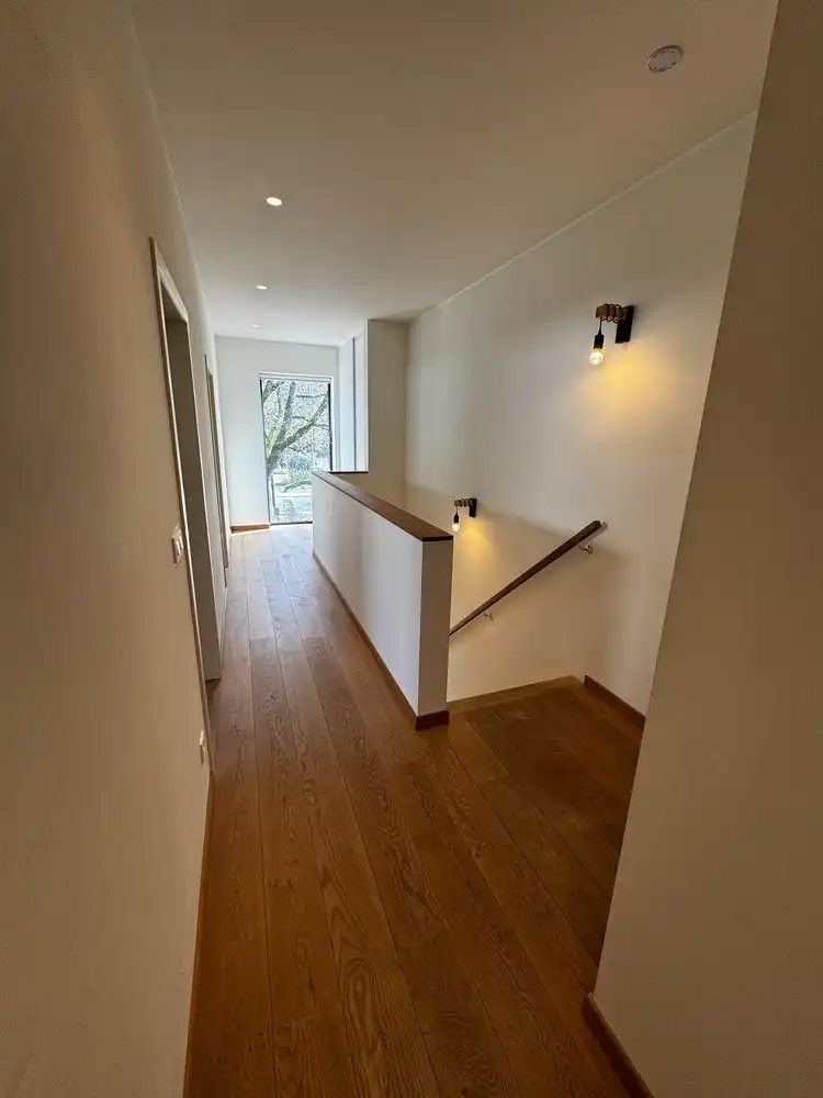 Architecturale woning met unieke split-level leefruimte in het groene Wiemesmeer foto 9