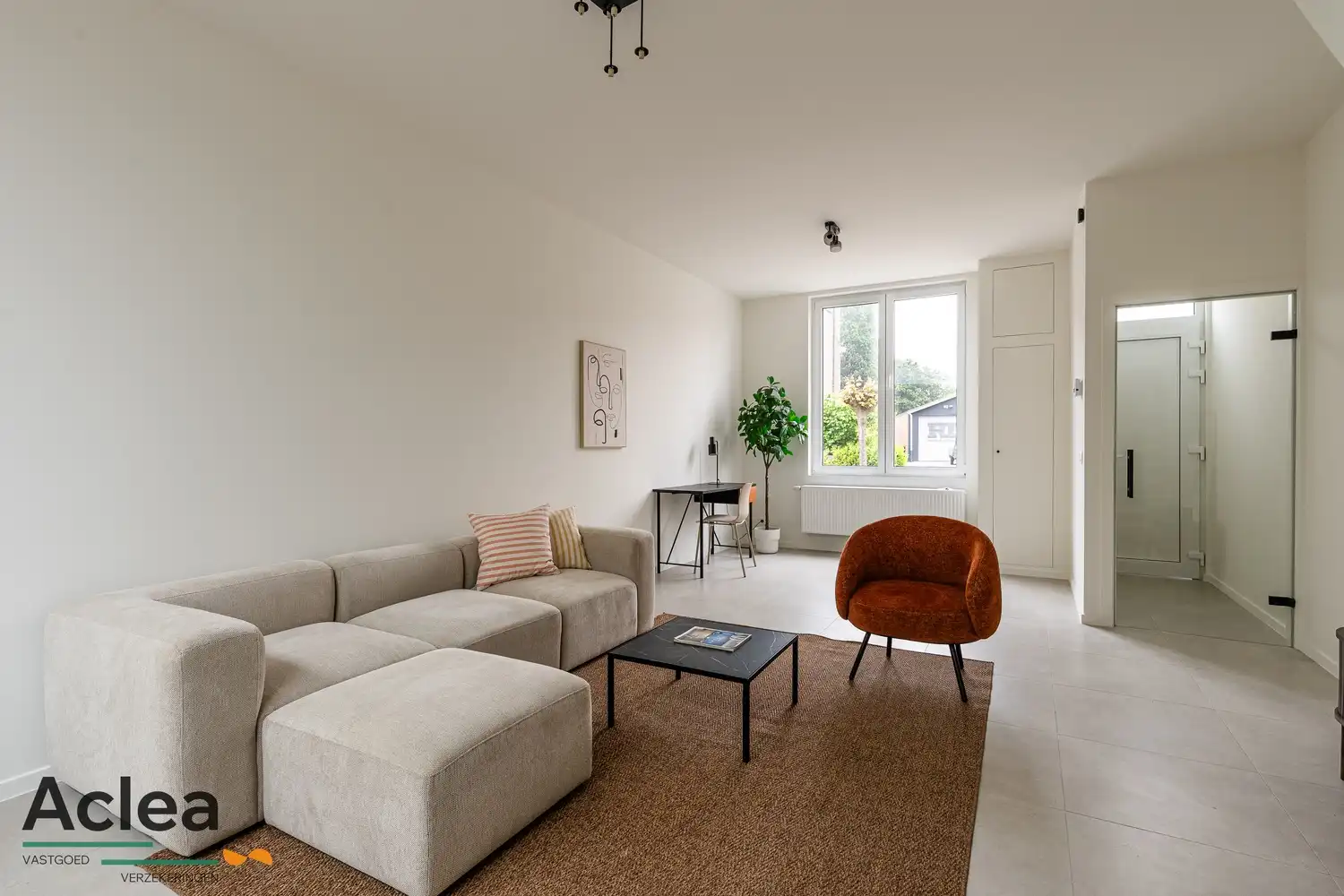 Stijlvol gerenoveerde woning met tuin en parkeerplaats foto 7