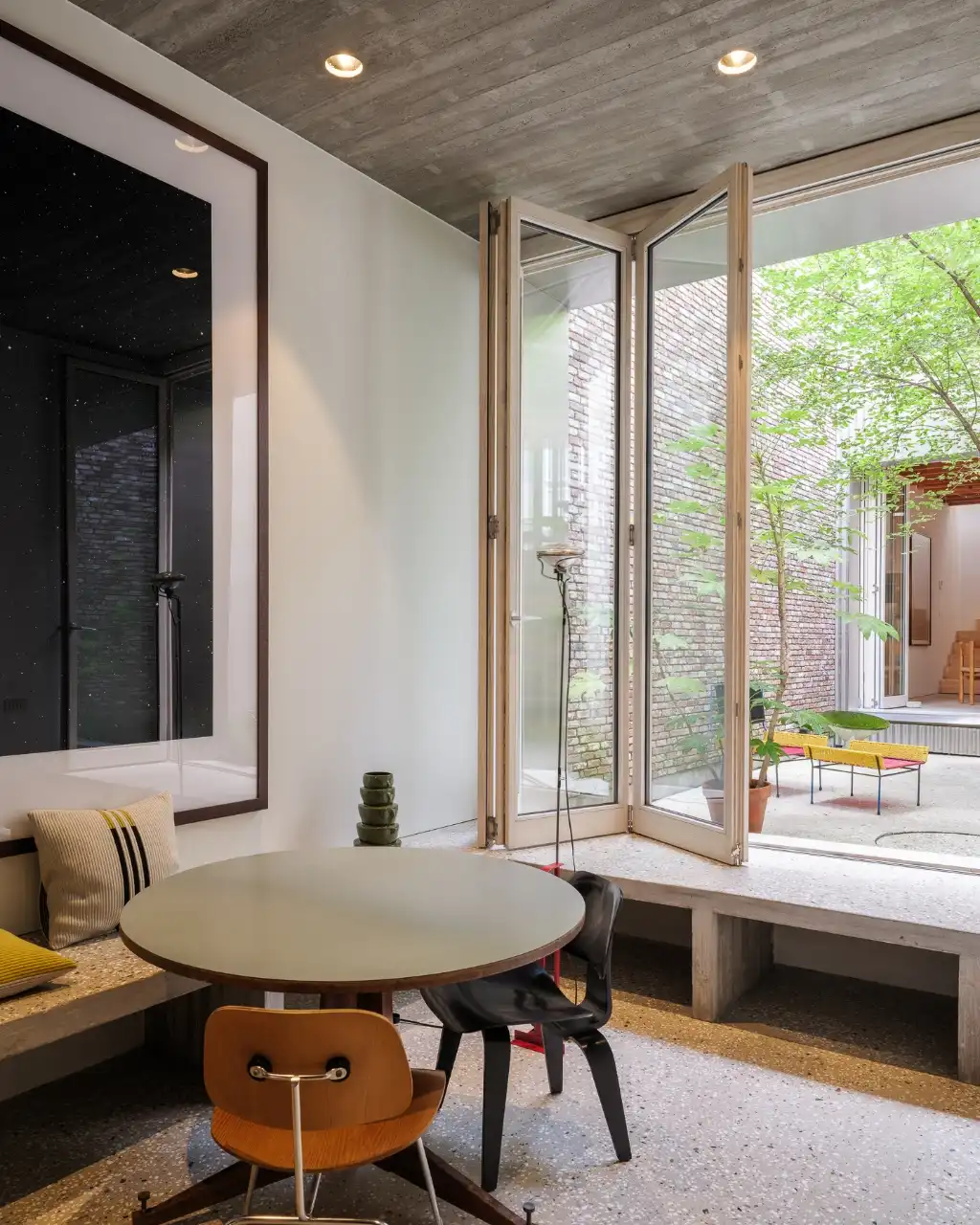 Architectuur, centrum Gent – Genereuze split-level woning met bijzondere ruimtelijkheden, dakterras, en achterliggende polyvalente praktijkruimte. foto 26