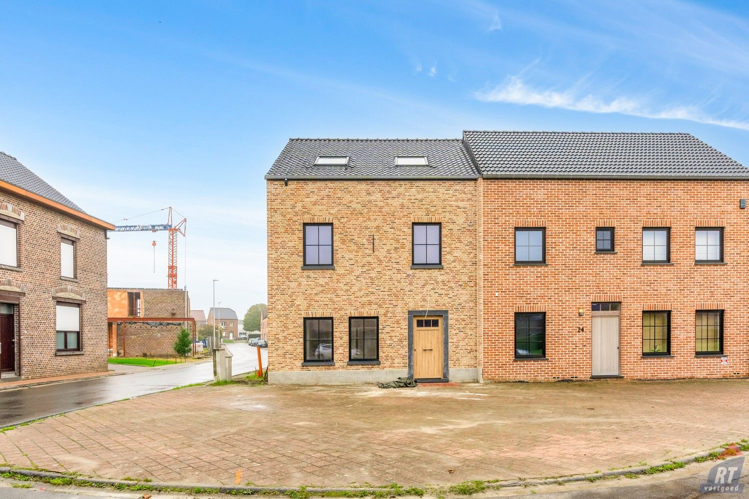 Gunstig gelegen nieuwbouwwoning met 4 slaapkamers foto {{pictureIndex}}