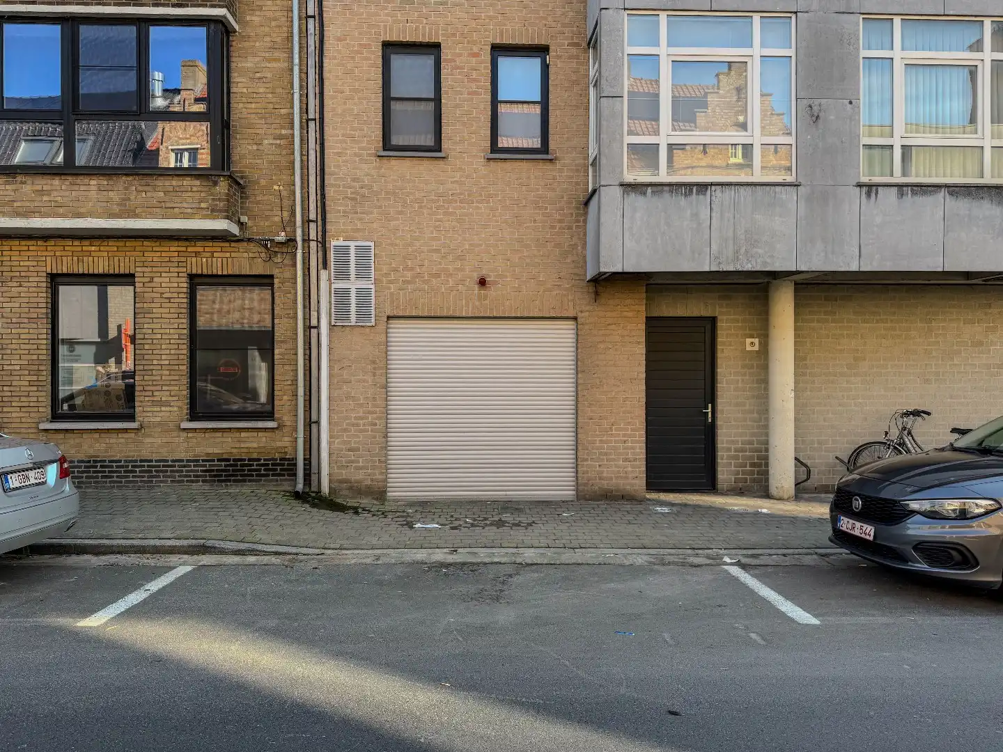 Zeer ruime garagebox (31m²) en extra berging (6m²) nabij de Grote Markt foto 5