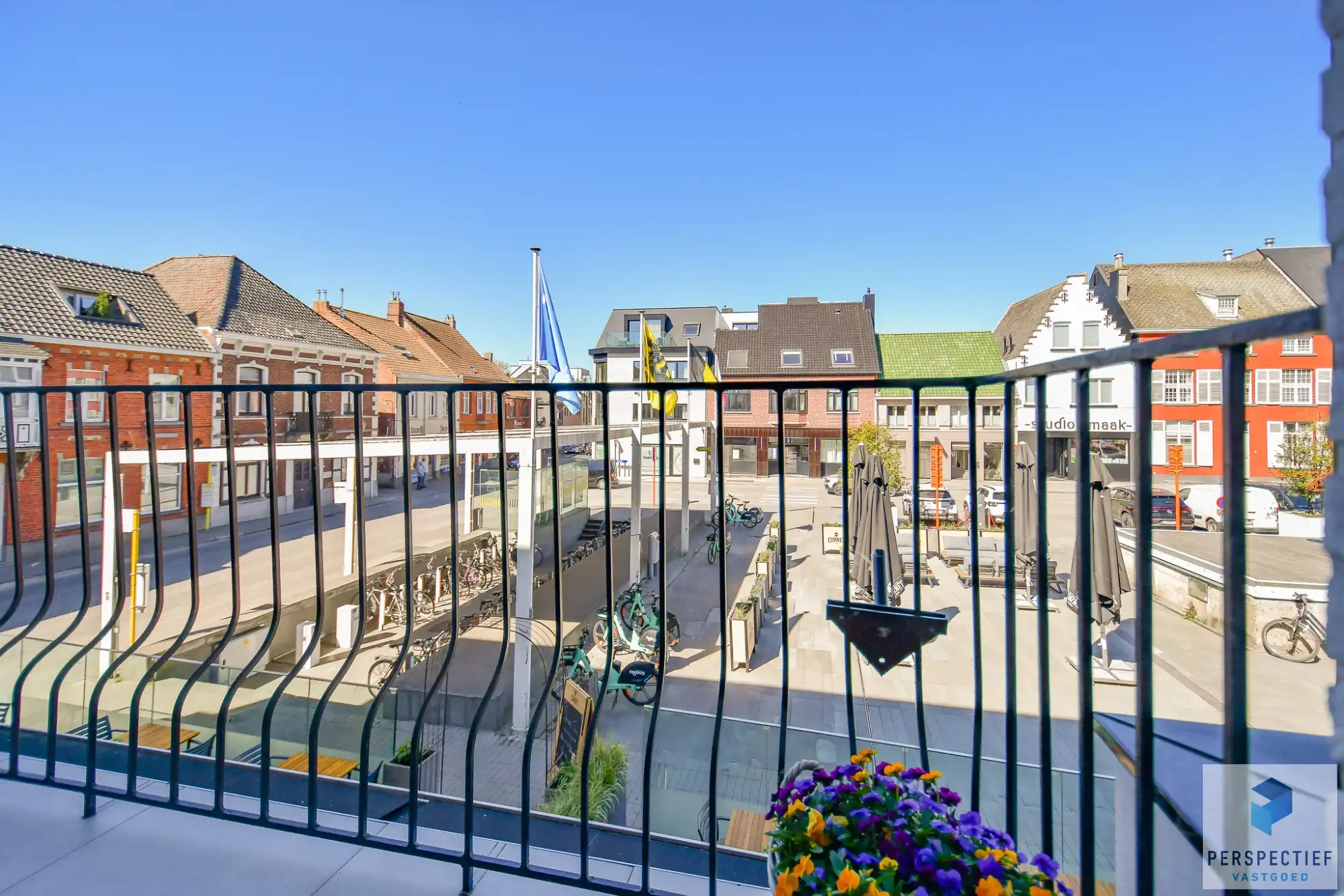 Totaal vernieuwd woonappartement met 3 slaapkamers en GROOT terras foto 6