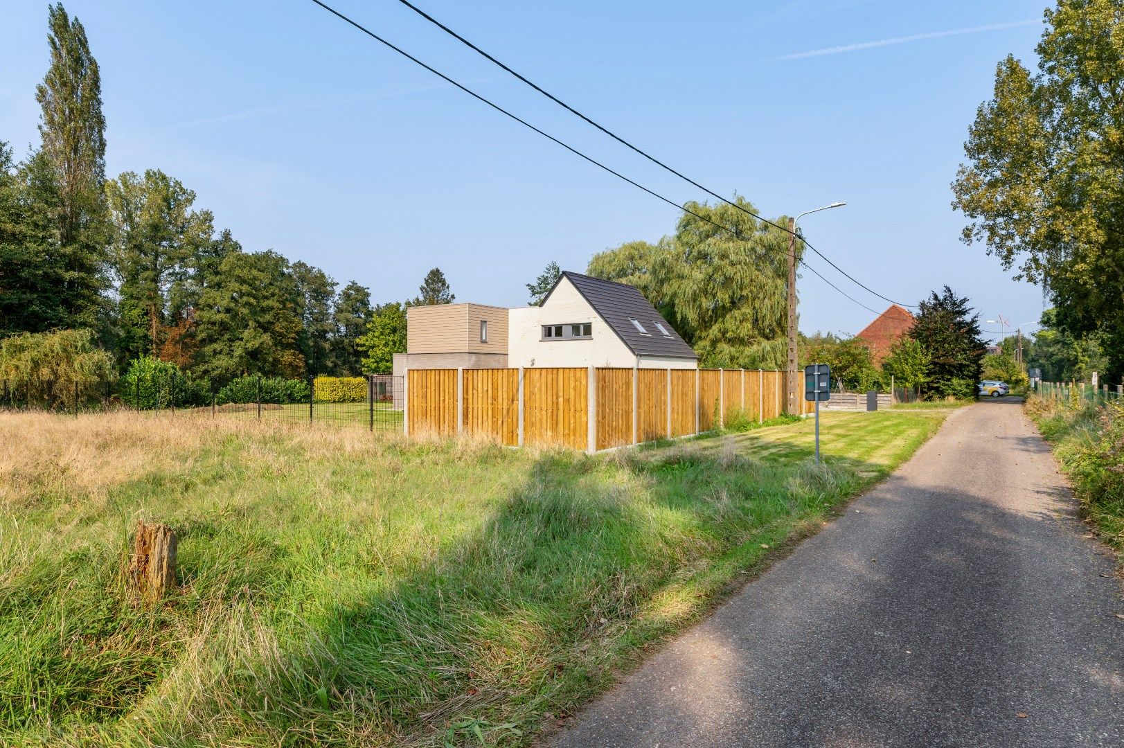 Ruime gerenoveerde woning met 5 slaapkamers in een doodlopende straat foto 3