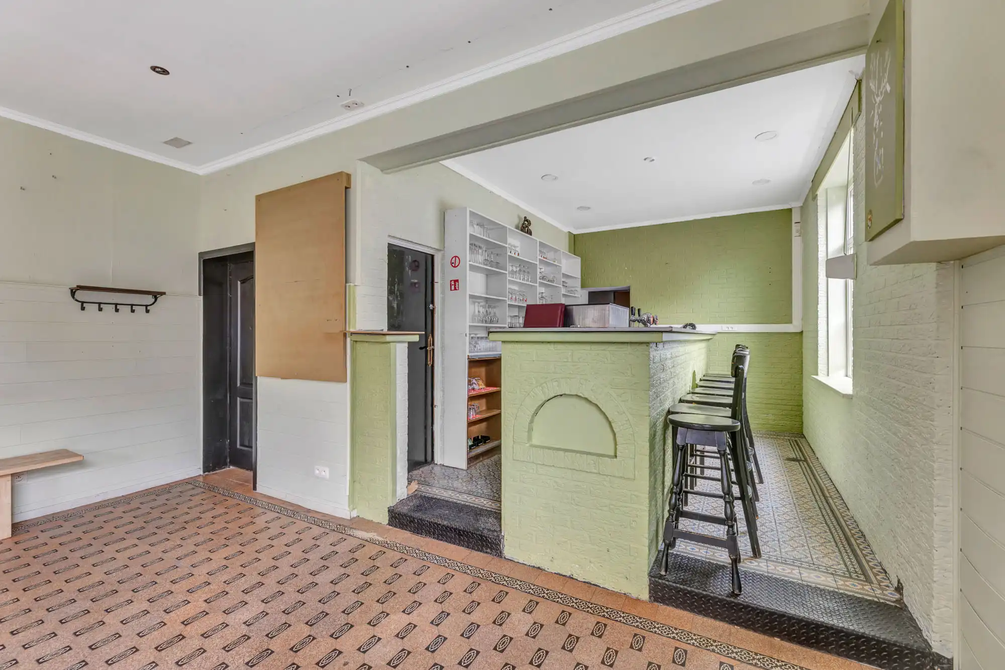 Te renoveren café/woning nabij station Denderleeuw foto 7