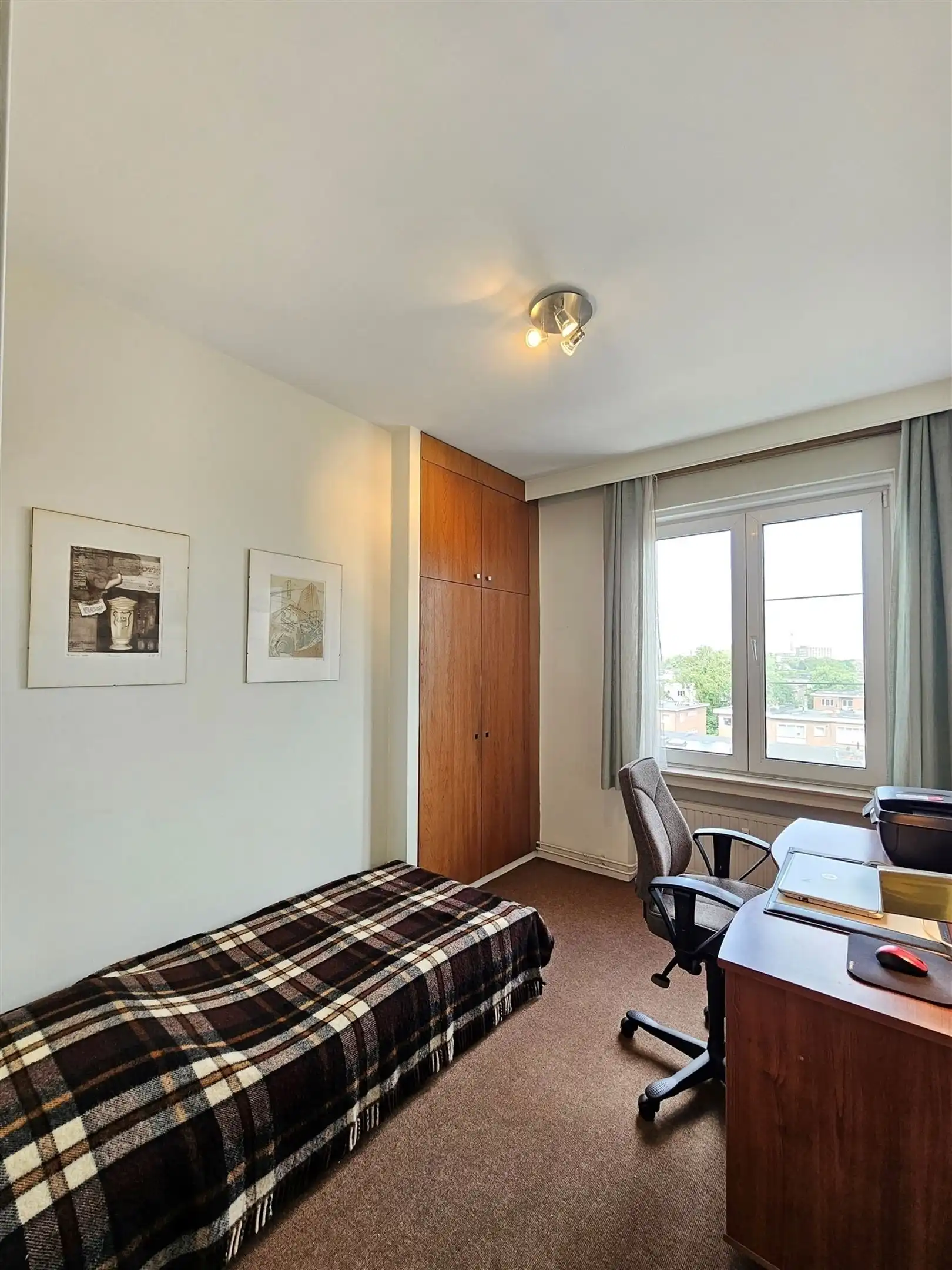 Ruim appartement met 4 slpks, terras en garagebox. foto 13