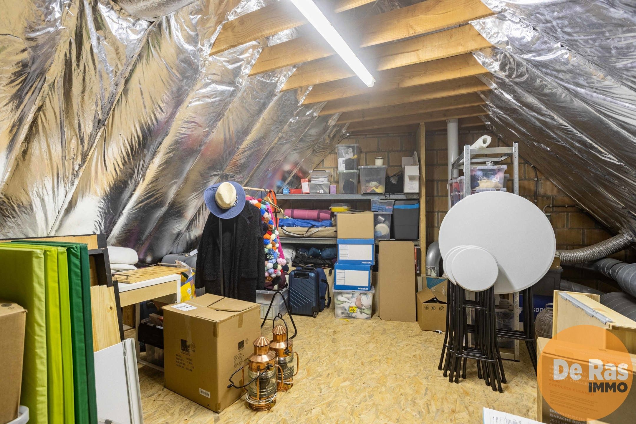 HERZELE - Recente gesloten bebouwing op een centrale ligging foto 22