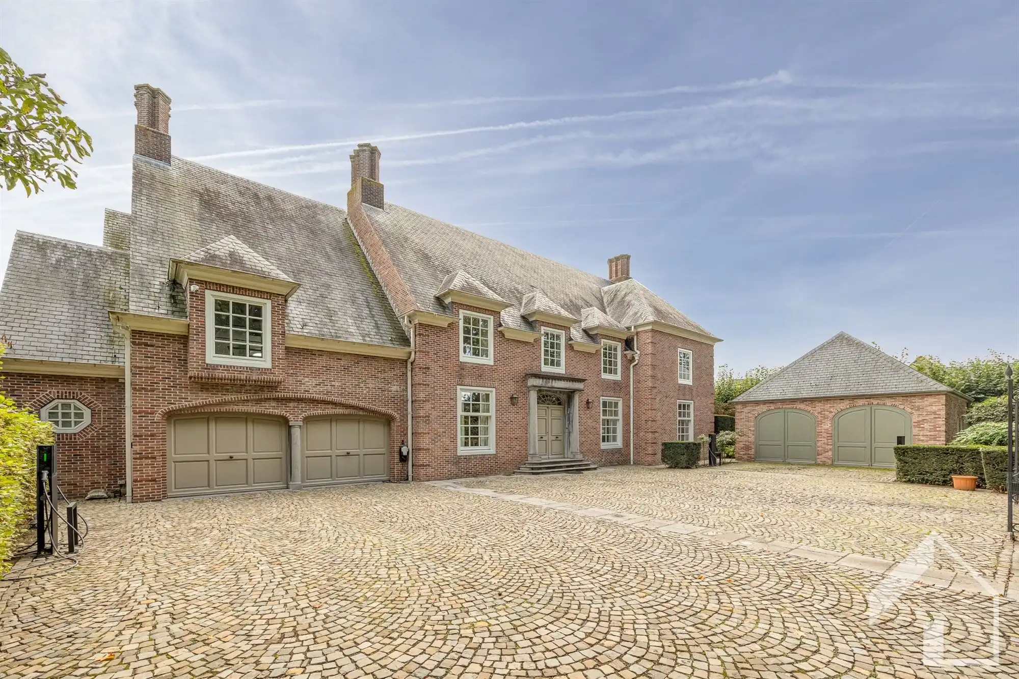 Vlassak-Verhulst villa op een perceel van 2000m2 foto {{pictureIndex}}