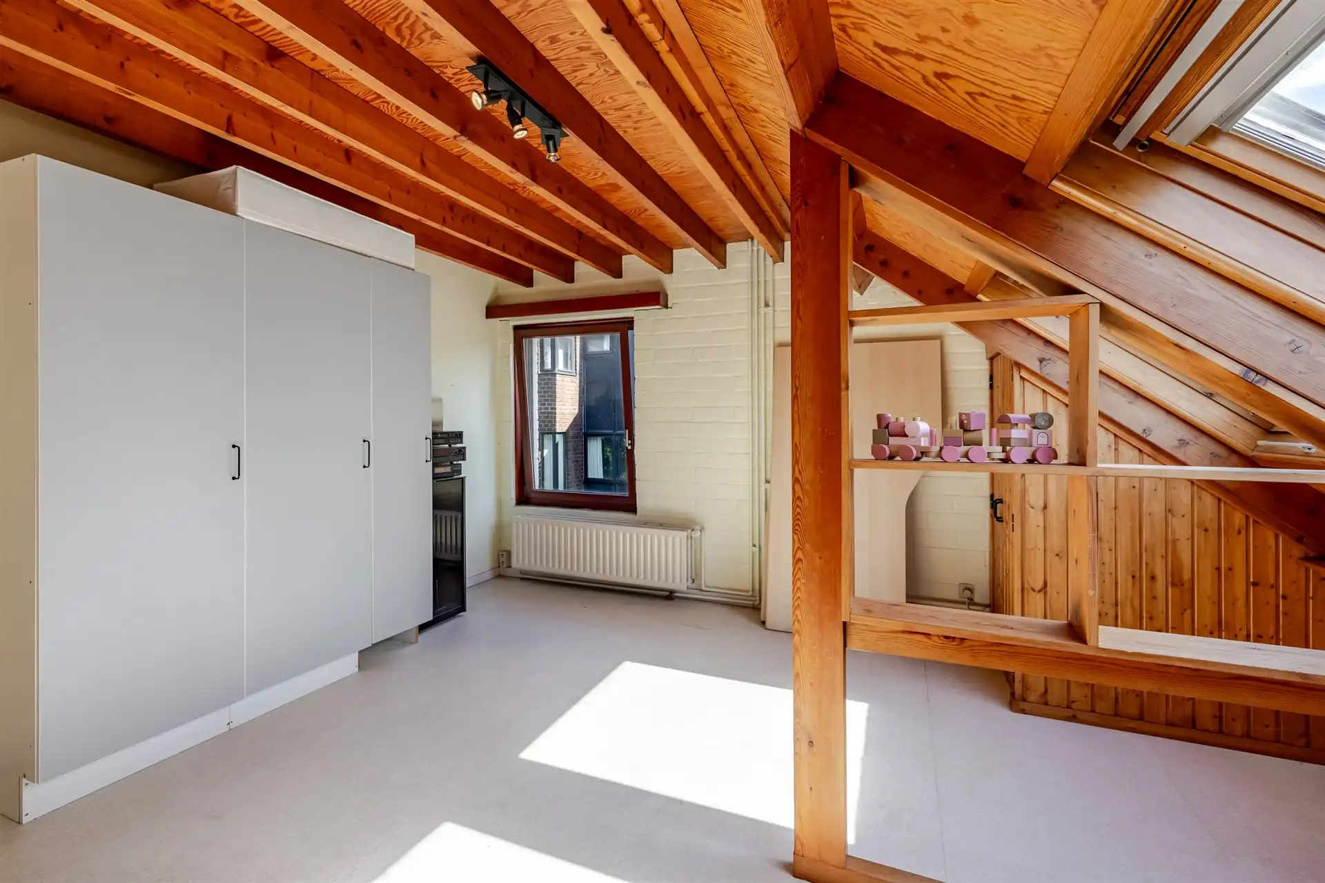 Riante woning met 4 slaapkamers , tuin en praktijk foto 50