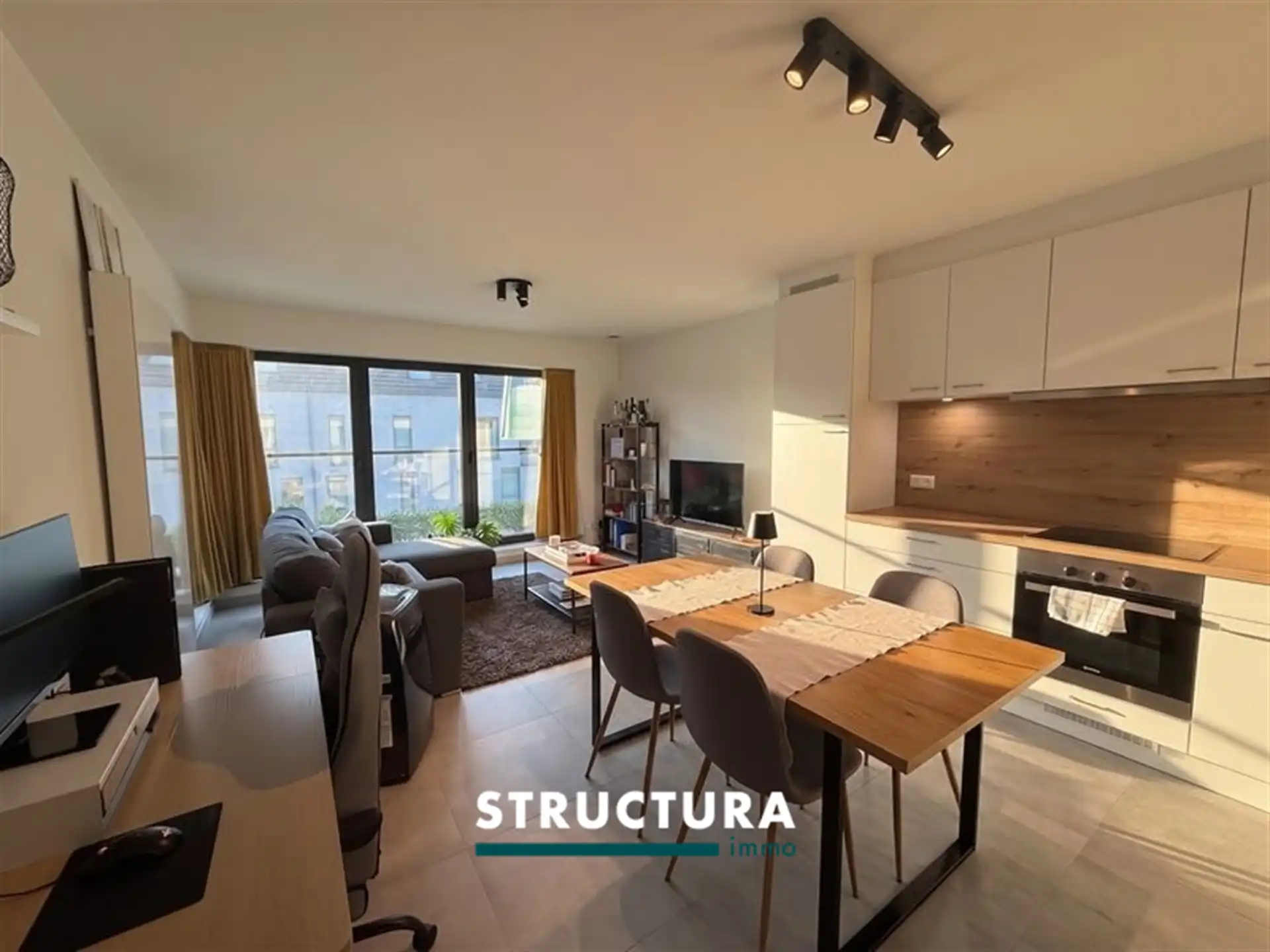 Appartement met 1 slaapkamer, terras en parking foto 5