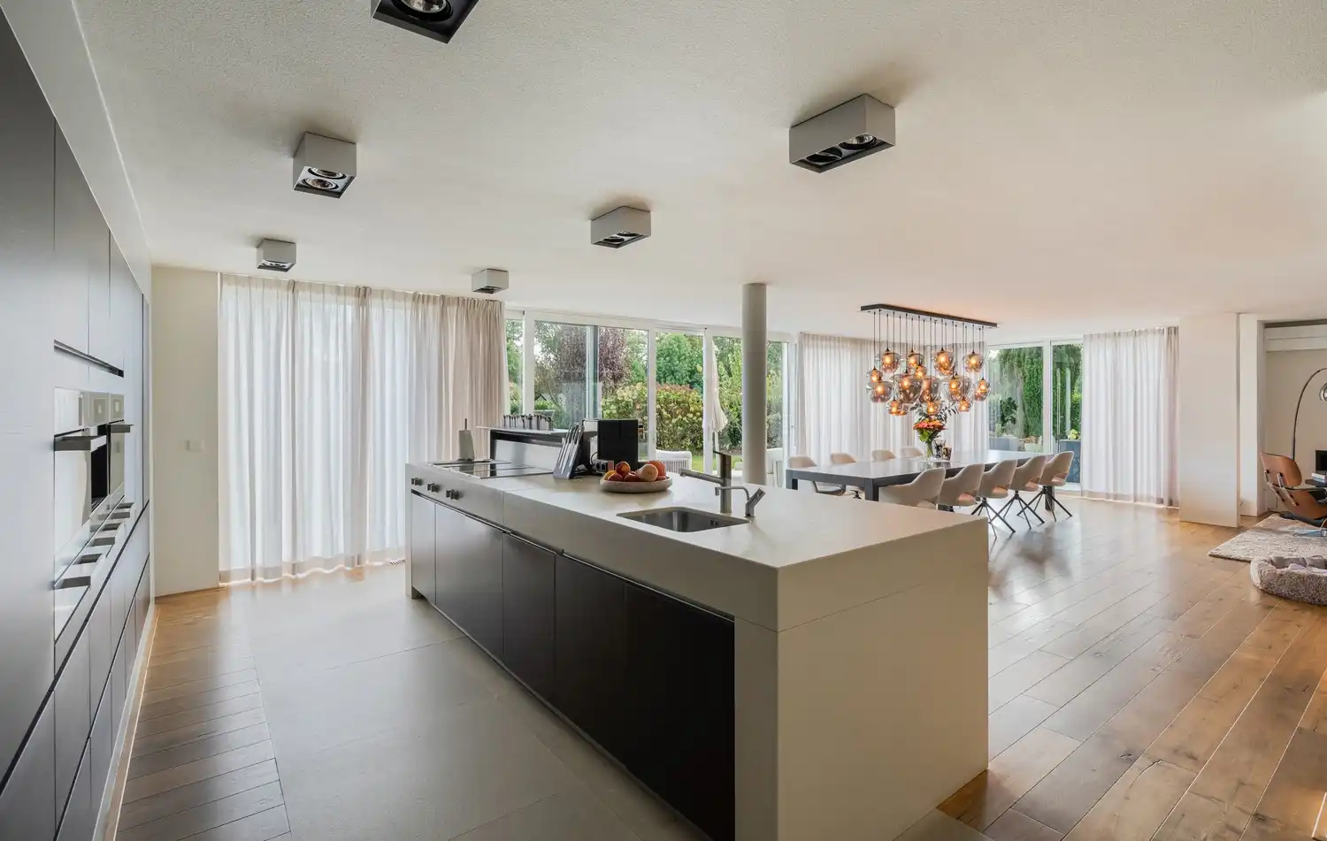 Royale villa van 461 m² met luxe afwerking gelegen in een rustige en geliefde woonomgeving te Neerharen foto 13