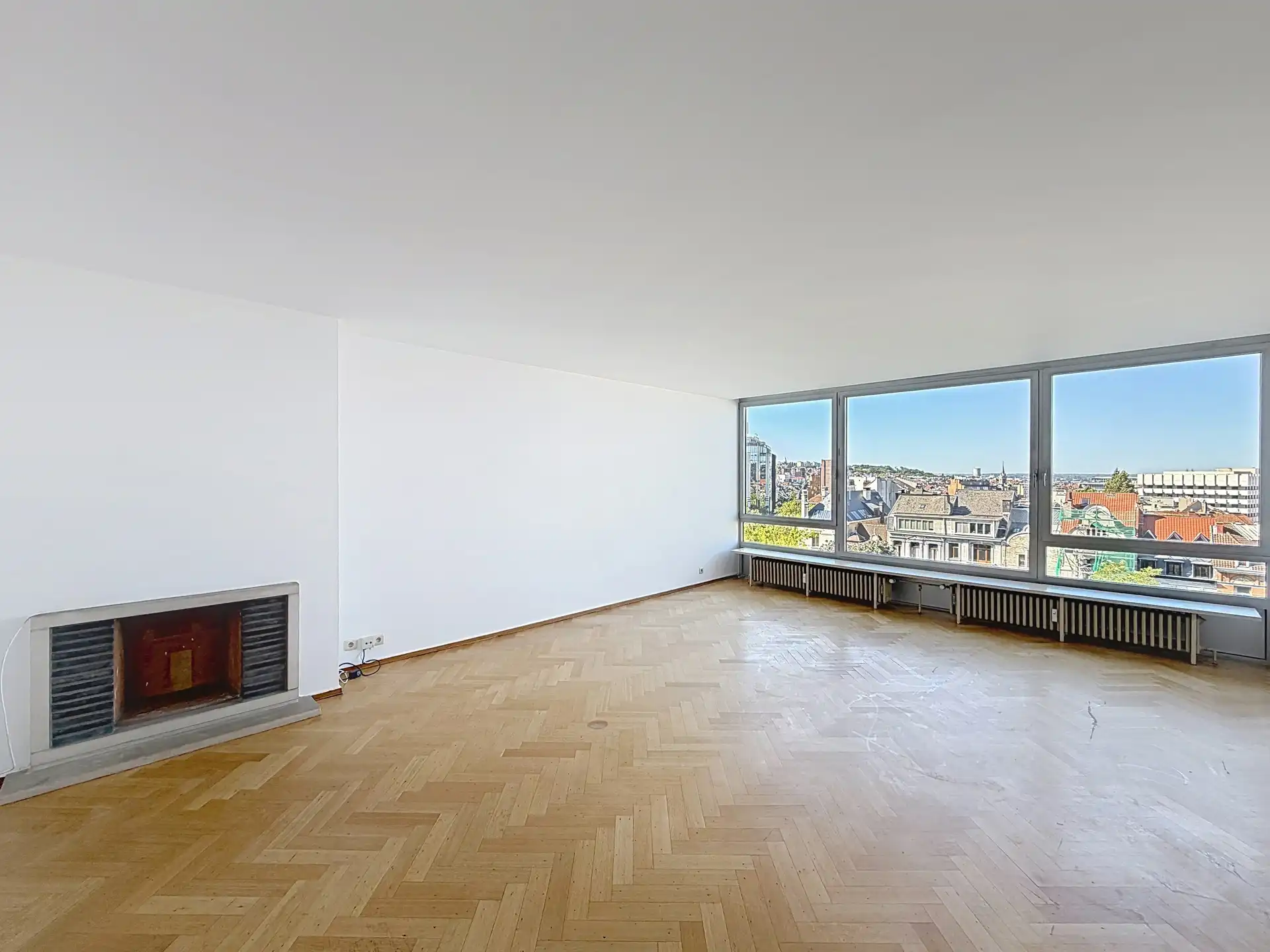 JUSTITIEPALEIS – Mooi 2-slaapkamerappartement met parking! foto 2