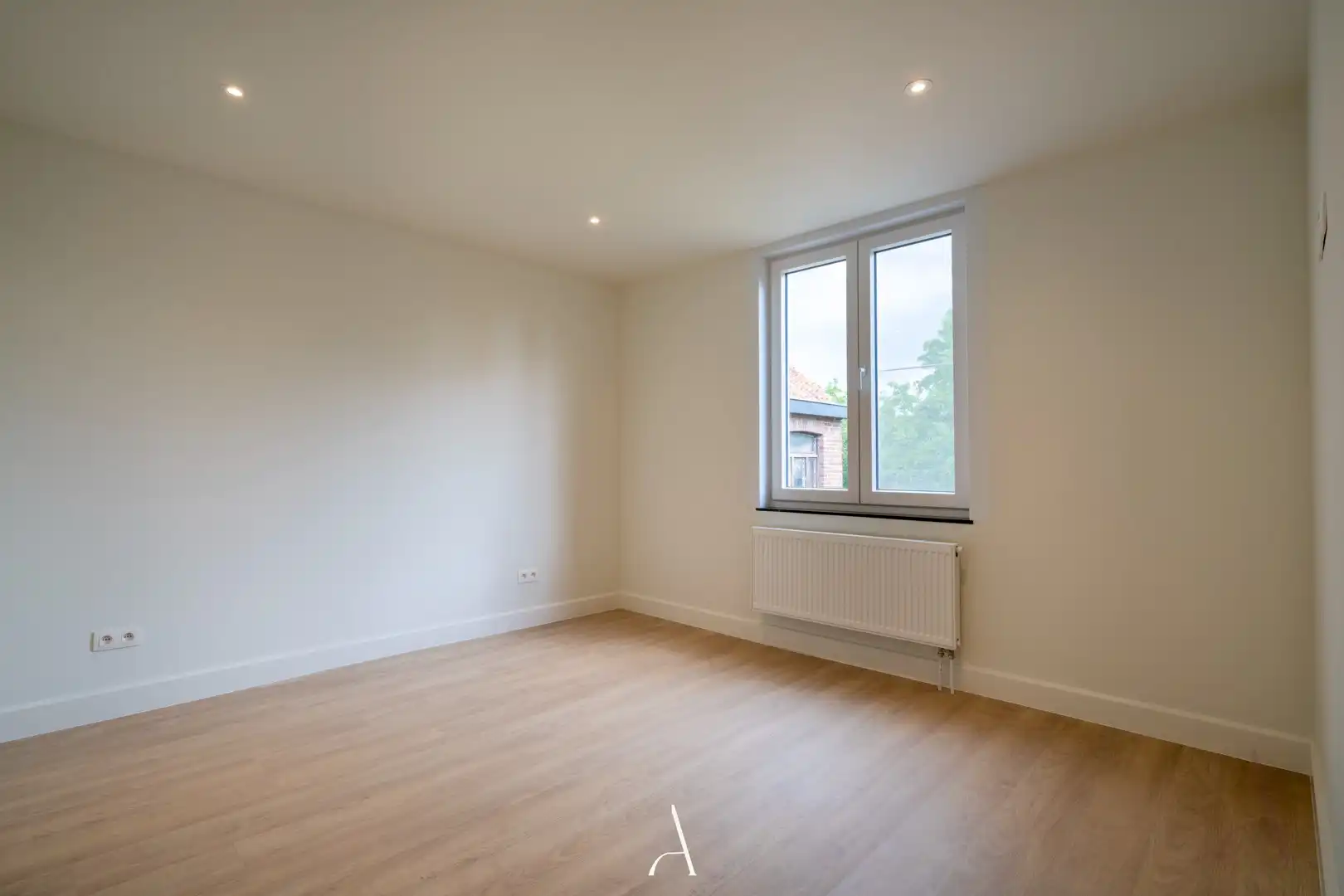 Volledig gerenoveerde stadswoning van 269 m² met 6 slaapkamers en carport in het centrum van Maaseik foto 18