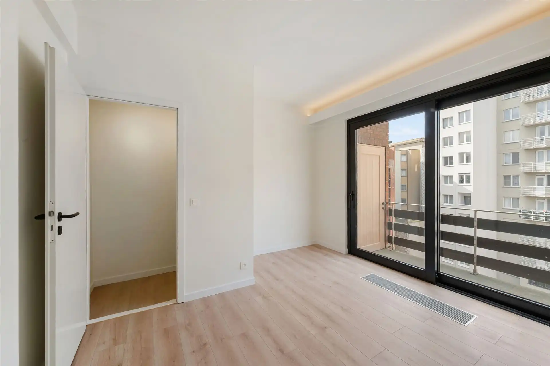 Prachtig gerenoveerd appartement op TOPligging Oostende! foto 11