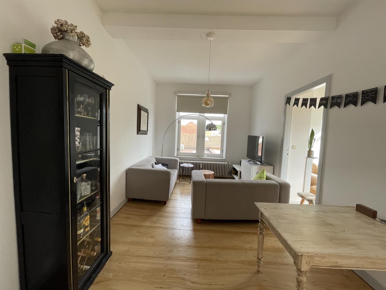 OORDEGEM - Charmant appartement met koer vlakbij het centrum foto 4