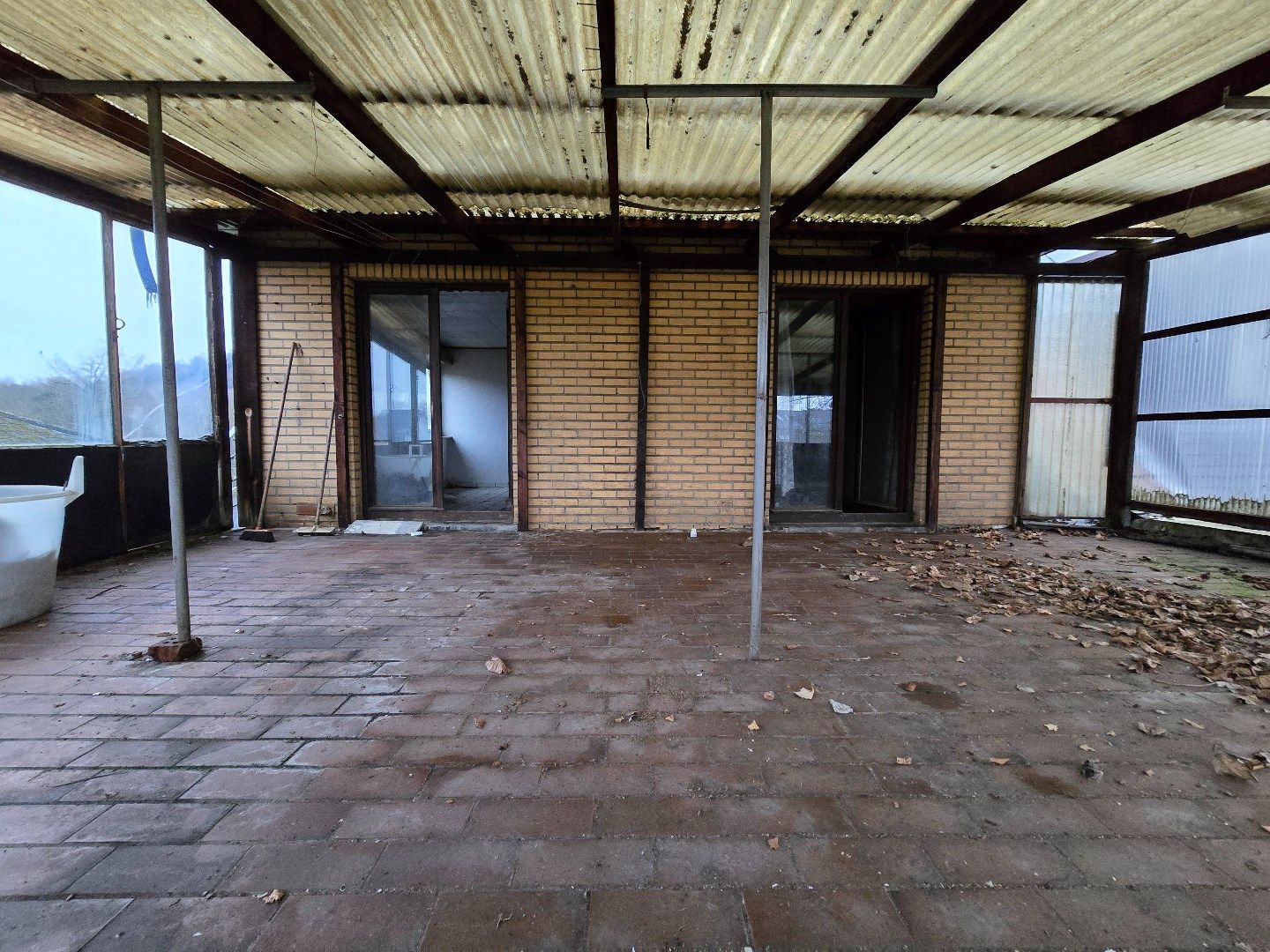 Te renoveren woning, 4 slpk, met tuin en 3 garages foto 15