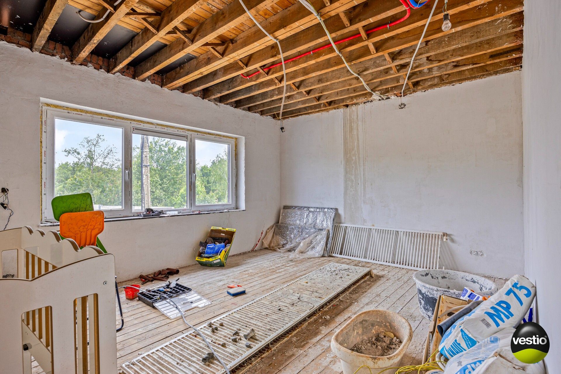 Ruime gezinswoning met 4 slaapkamers net buiten het centrum van Genk foto 4