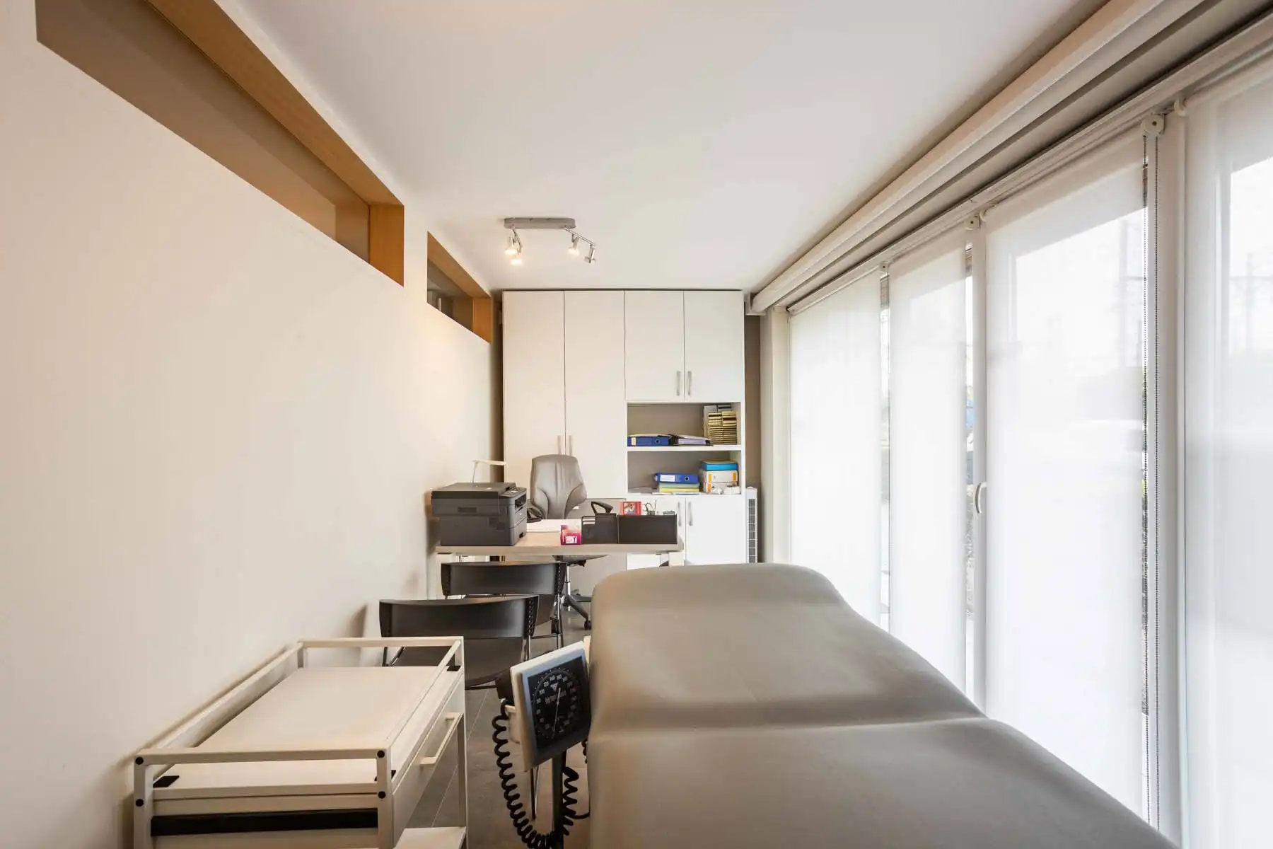 Gelijkvloers kantoor/praktijkruimte bij station Denderleeuw foto 9