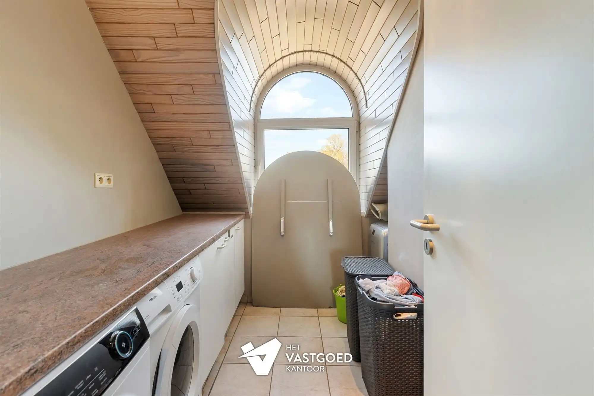 ZEER RUIM EN LICHTRIJK DUPLEX APPARTEMENT (149M²) MET 2 SLAAPKAMERS EN LEUKE VERANDA MET 2 TERRASSEN TE LAAKDAL foto 17