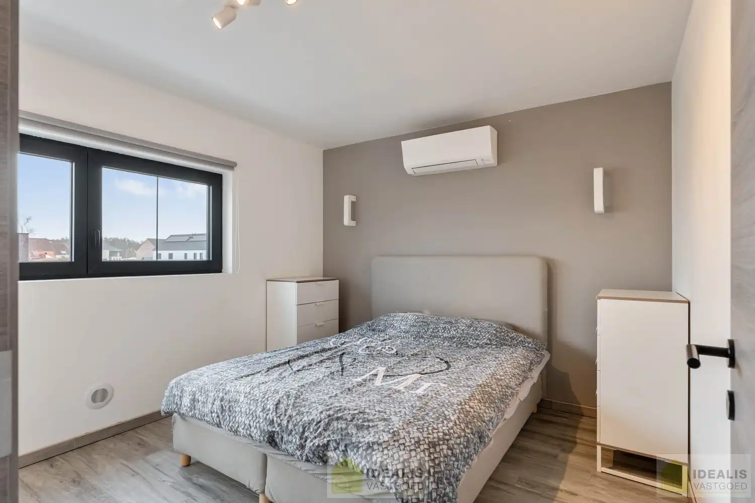 RECENTE, PERFECT ONDERHOUDEN EN MODERN OPGETROKKEN WONING foto 33