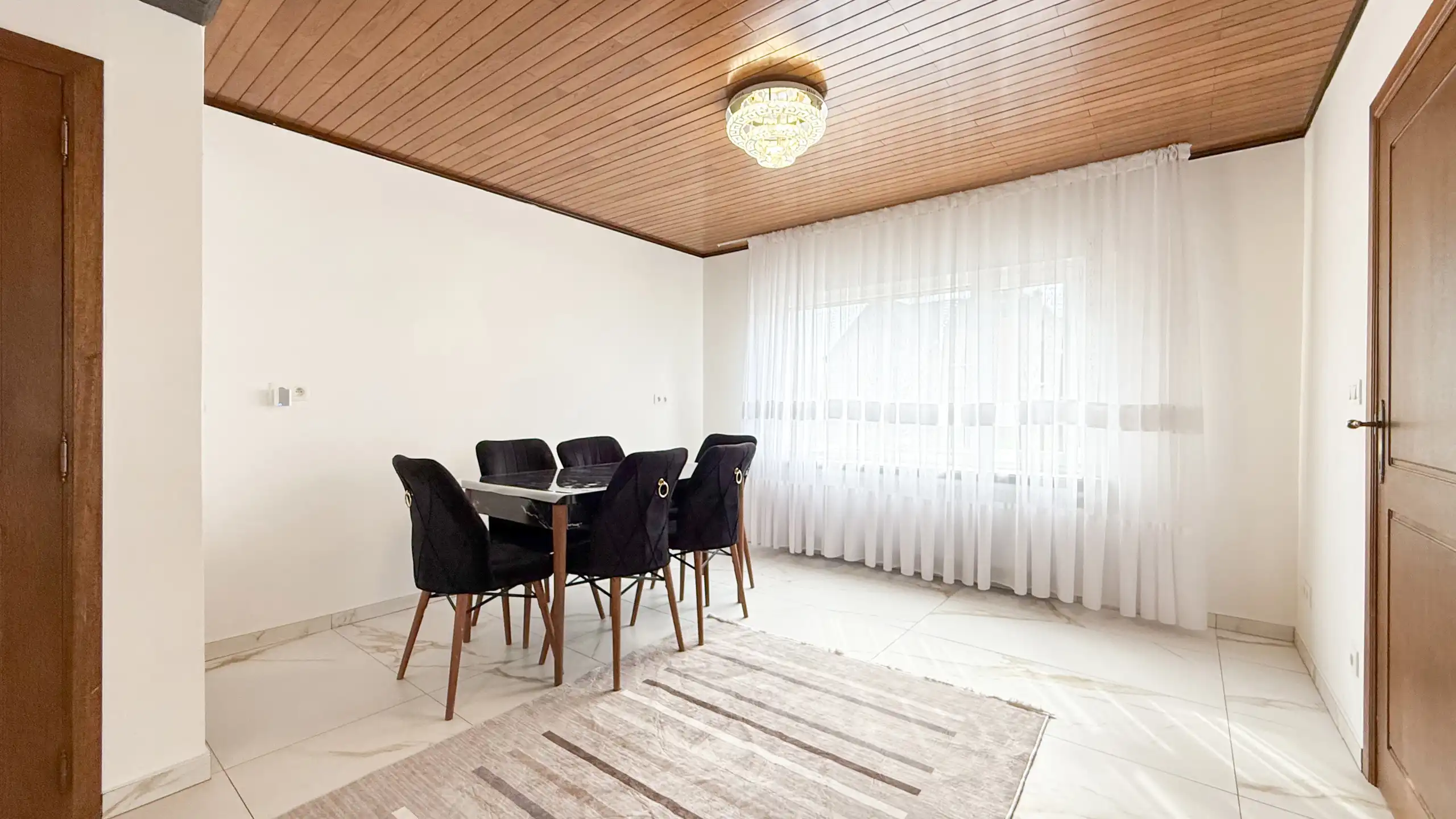 Volledig vernieuwde woning met 4 slp en uitstekende ligging! foto 5
