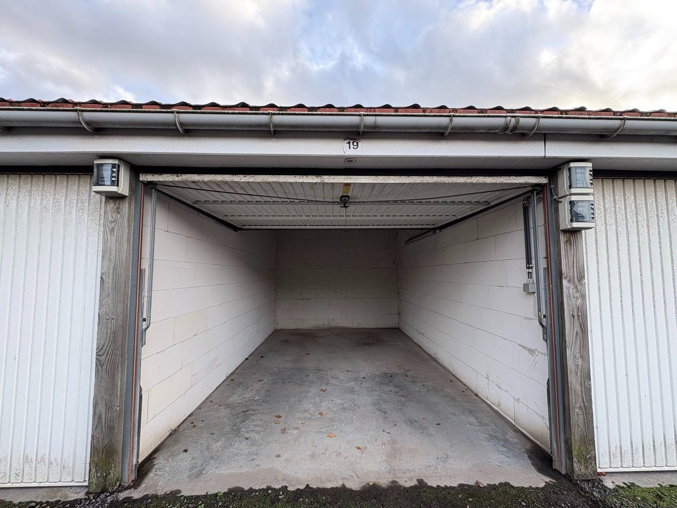 8 GARAGEBOXEN IN HET CENTRUM VAN TORHOUT foto 3