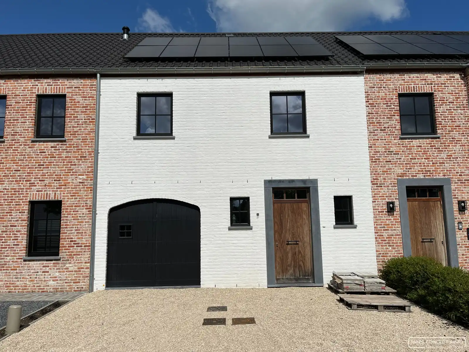 Nieuwbouwwoning met garage en zonnepanelen te huur in Anzegem foto {{pictureIndex}}