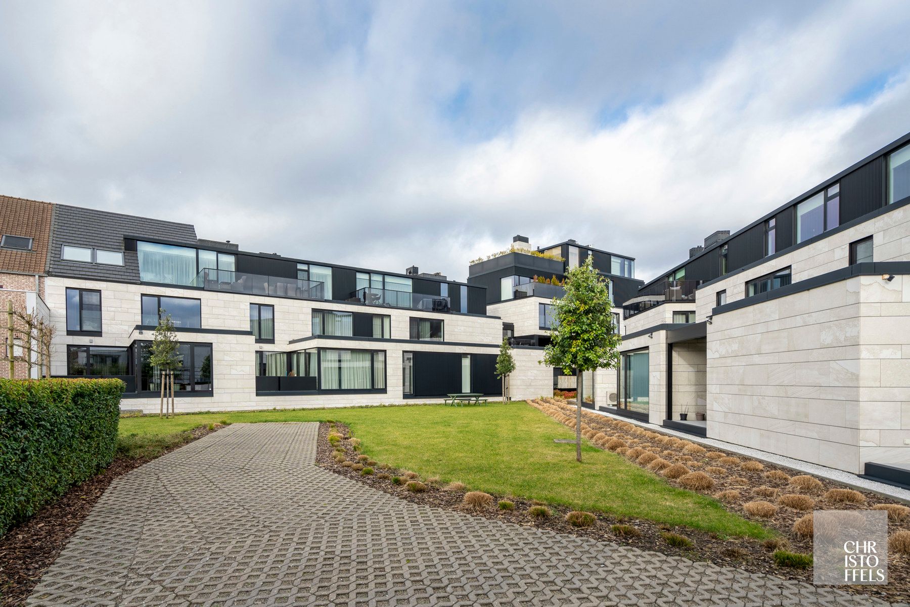 Nieuwbouwappartement in een architectonische residentie. foto {{pictureIndex}}