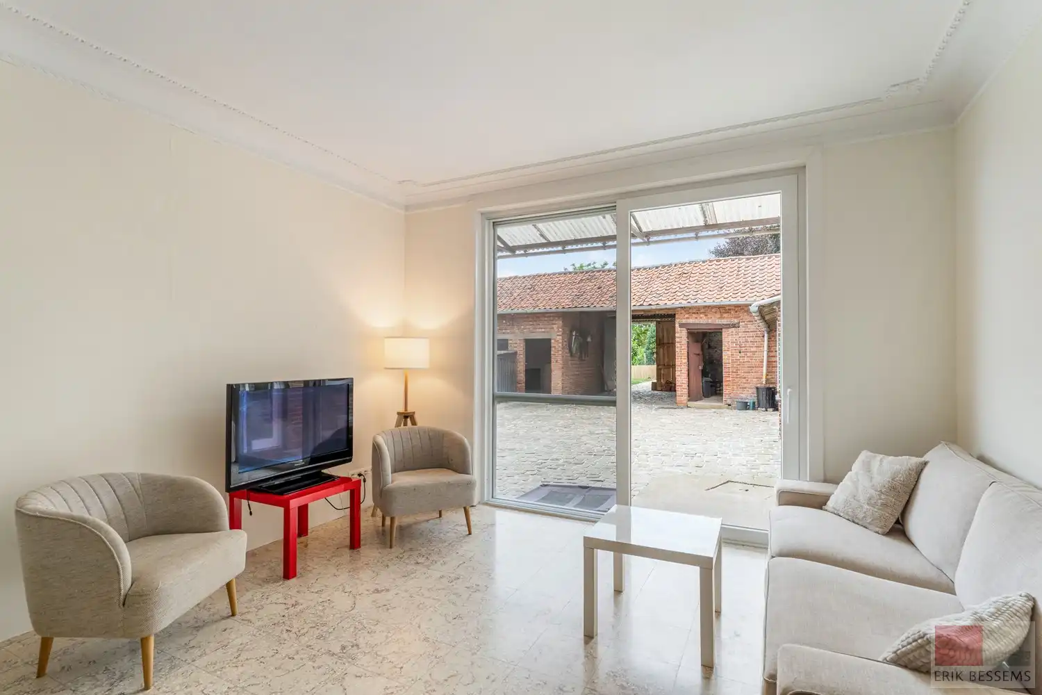 Gedeeltelijk gerenoveerde (vierkants)hoeve, met een potentieel woonoppervlakte van 547m² gelegen op een perceel van 1366m². foto 10