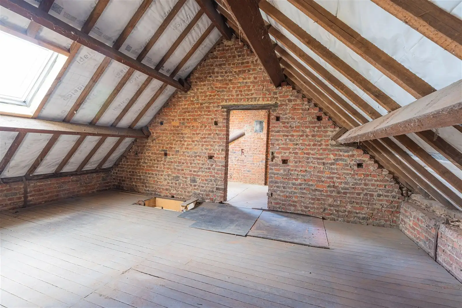 Rustig gelegen 3-gevelwoning met garage en tuin op 6are05 foto 19
