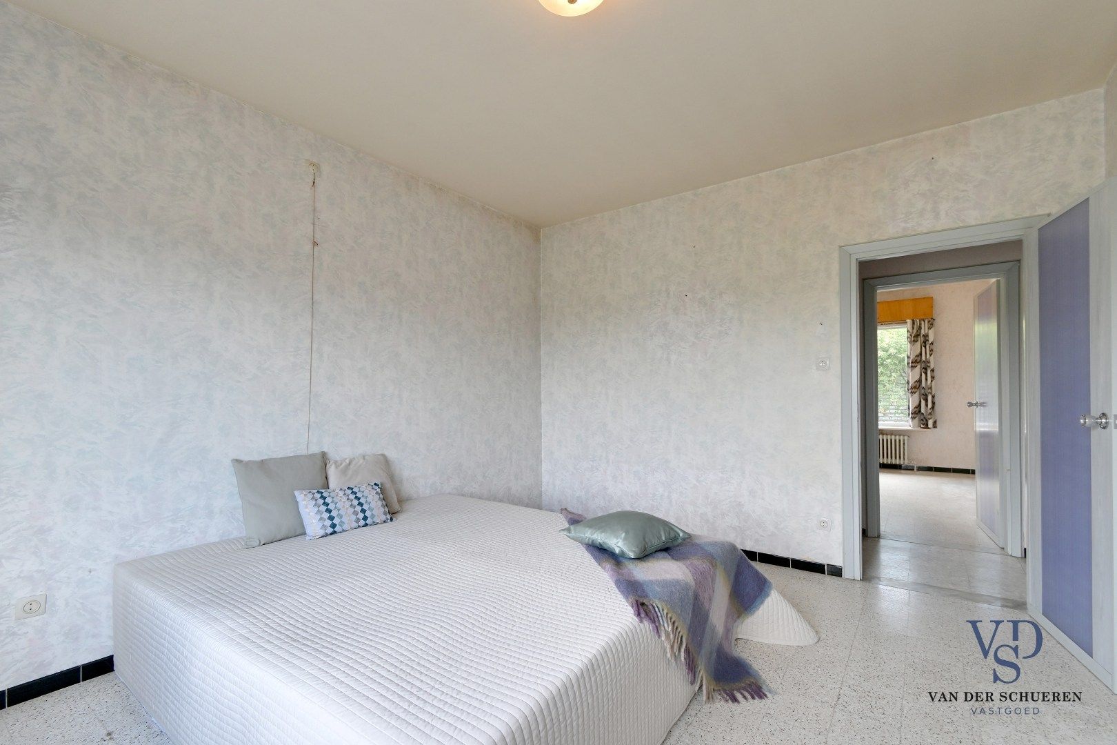 Te renoveren bungalow op een perceel van ca. 2.840 m² foto 23