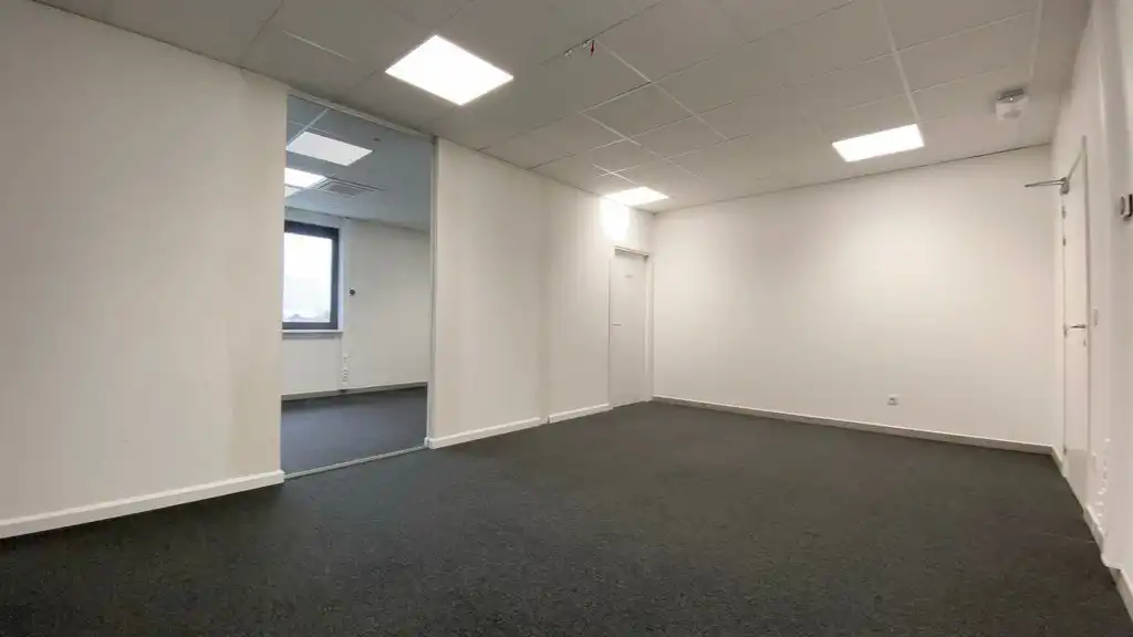 Kantoor te huur in Dionysius KMO-center vlakbij E40 in Gent foto 7